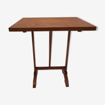 Folding table