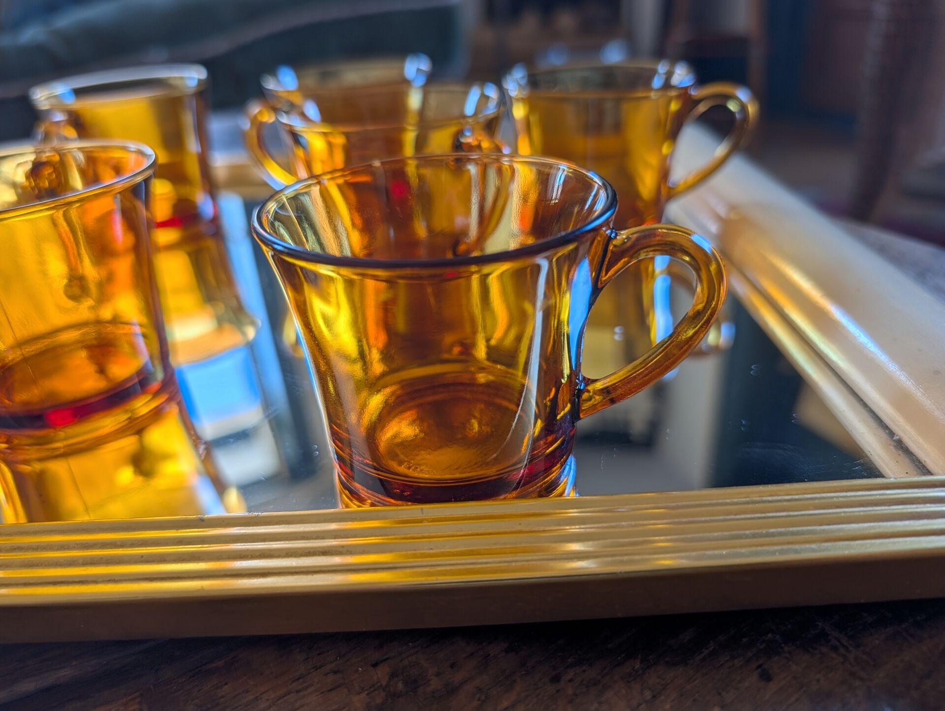 8 amber cups – golden light of the 70s