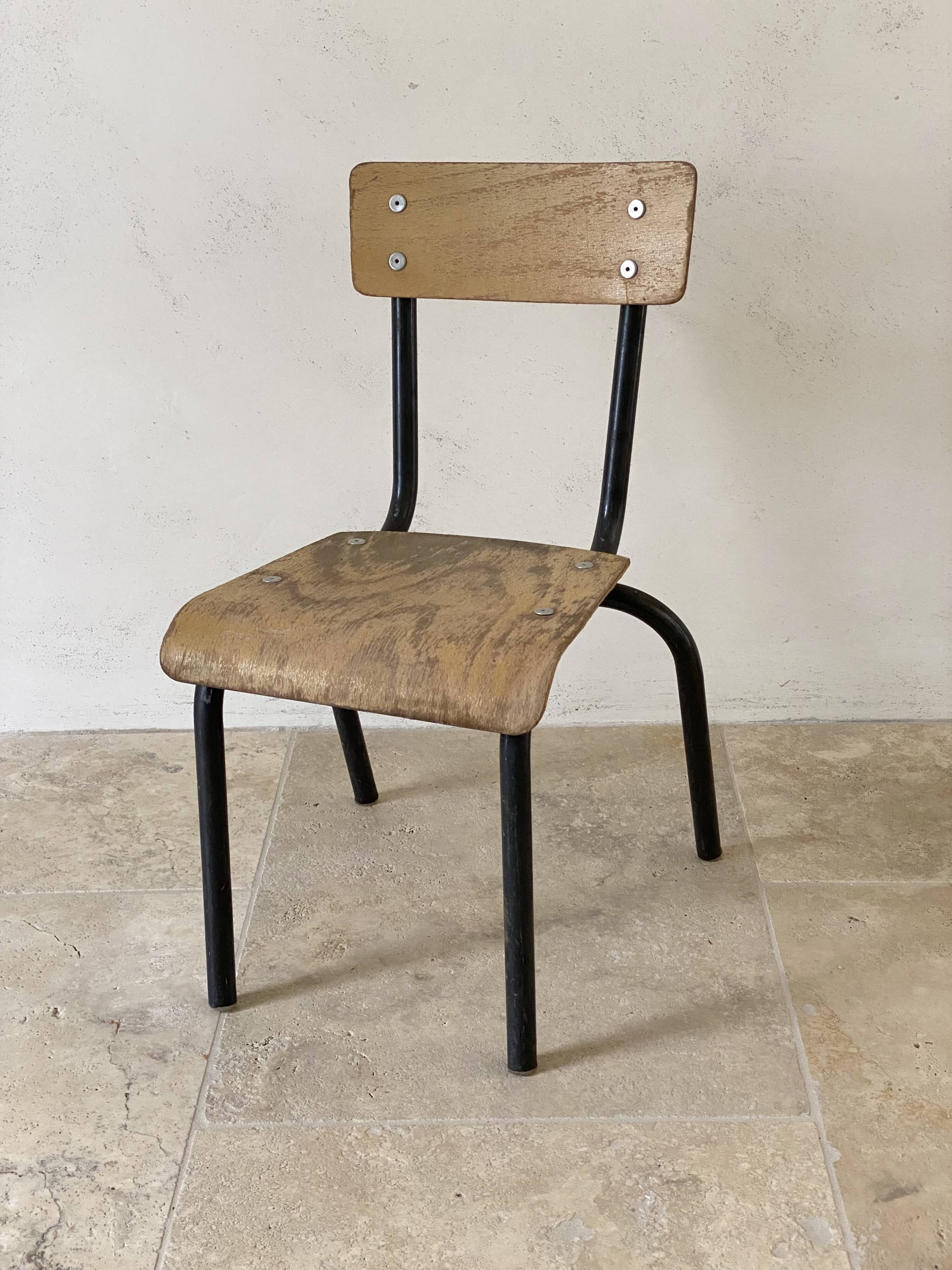 Chaise d’école vintage enfant bois et métal noir style industriel
