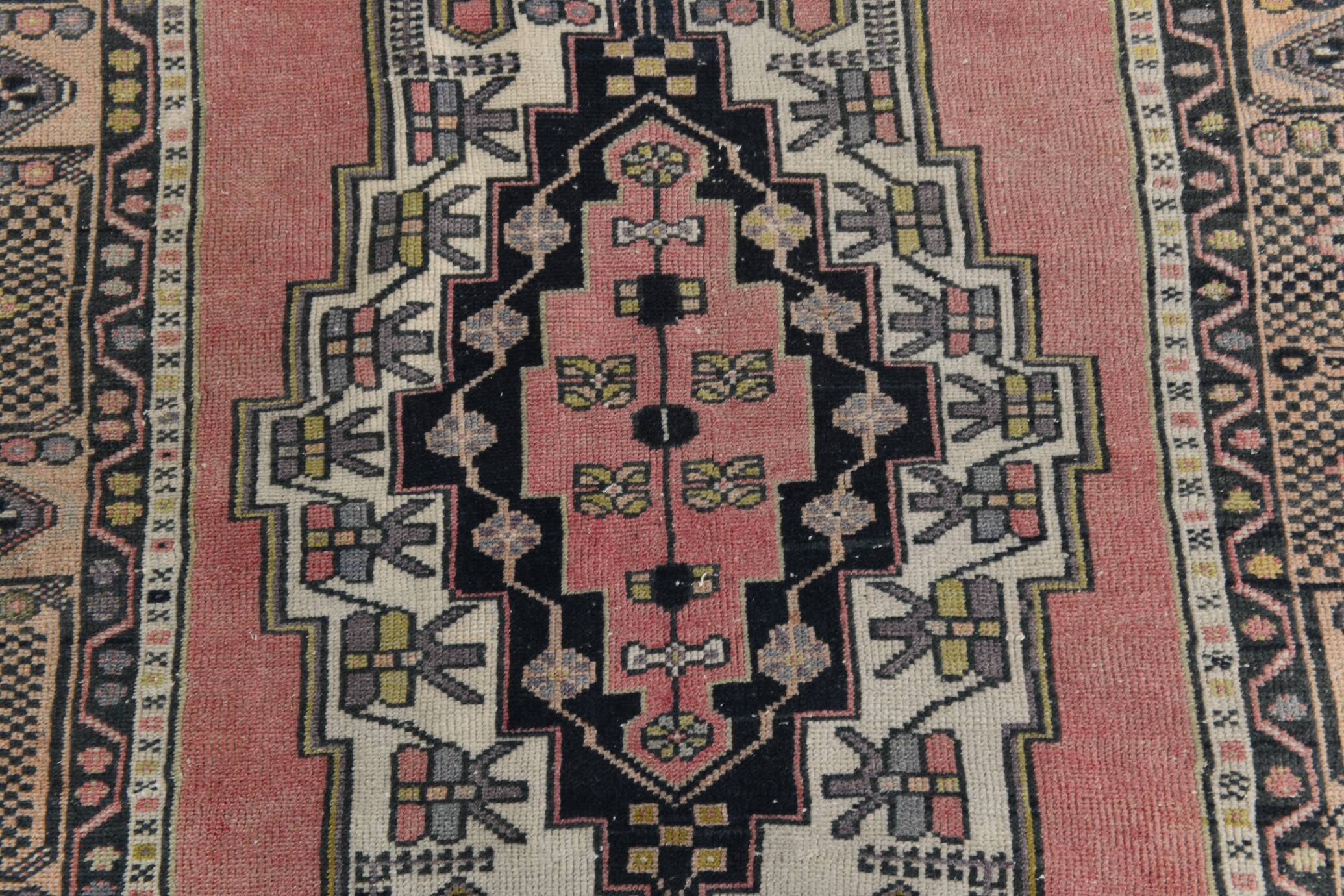Tapis vintage oriental fait main rose et crème 4x7, 130x225 cm