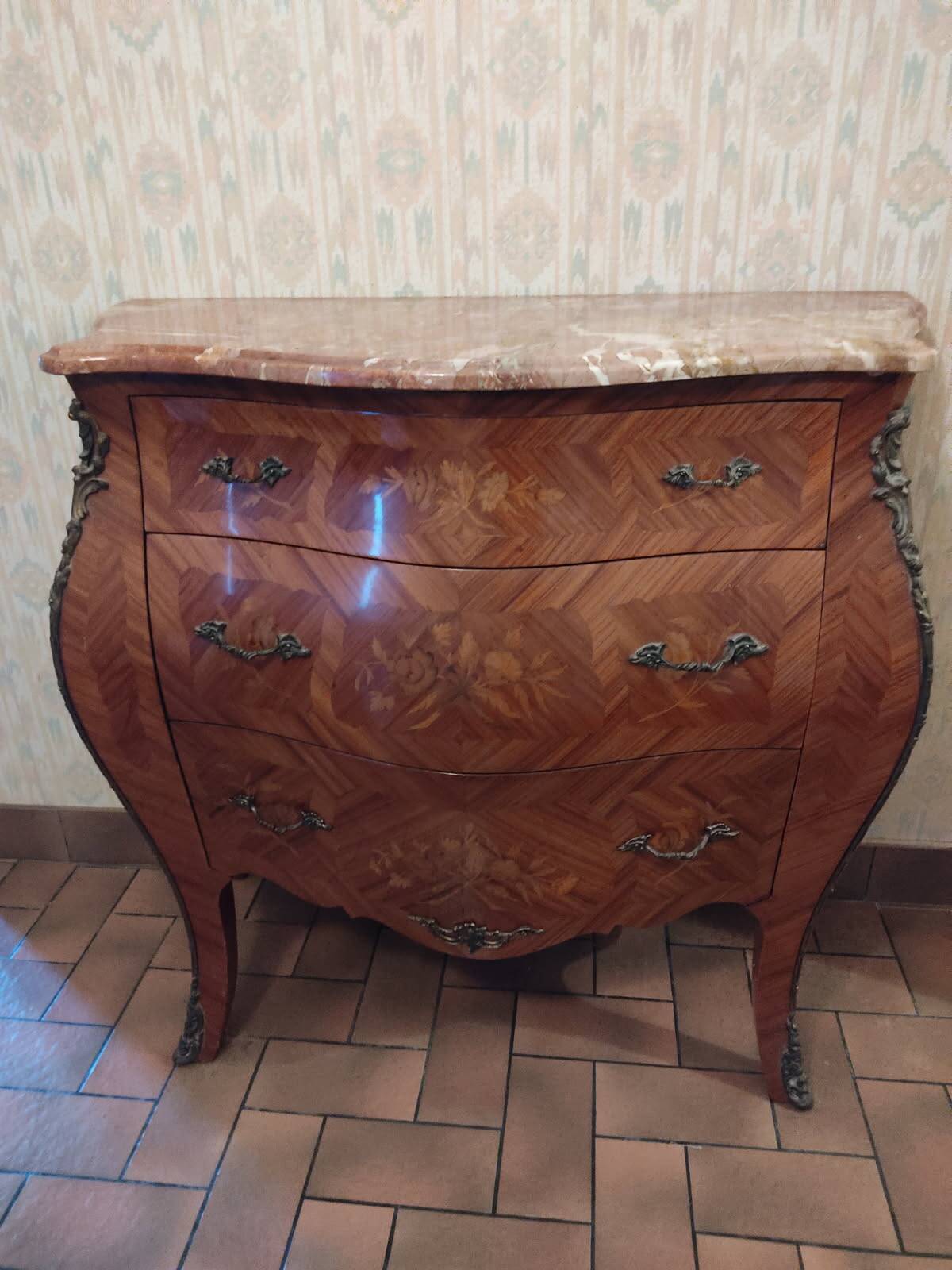 Commode galbée Louis XV en bois de rose