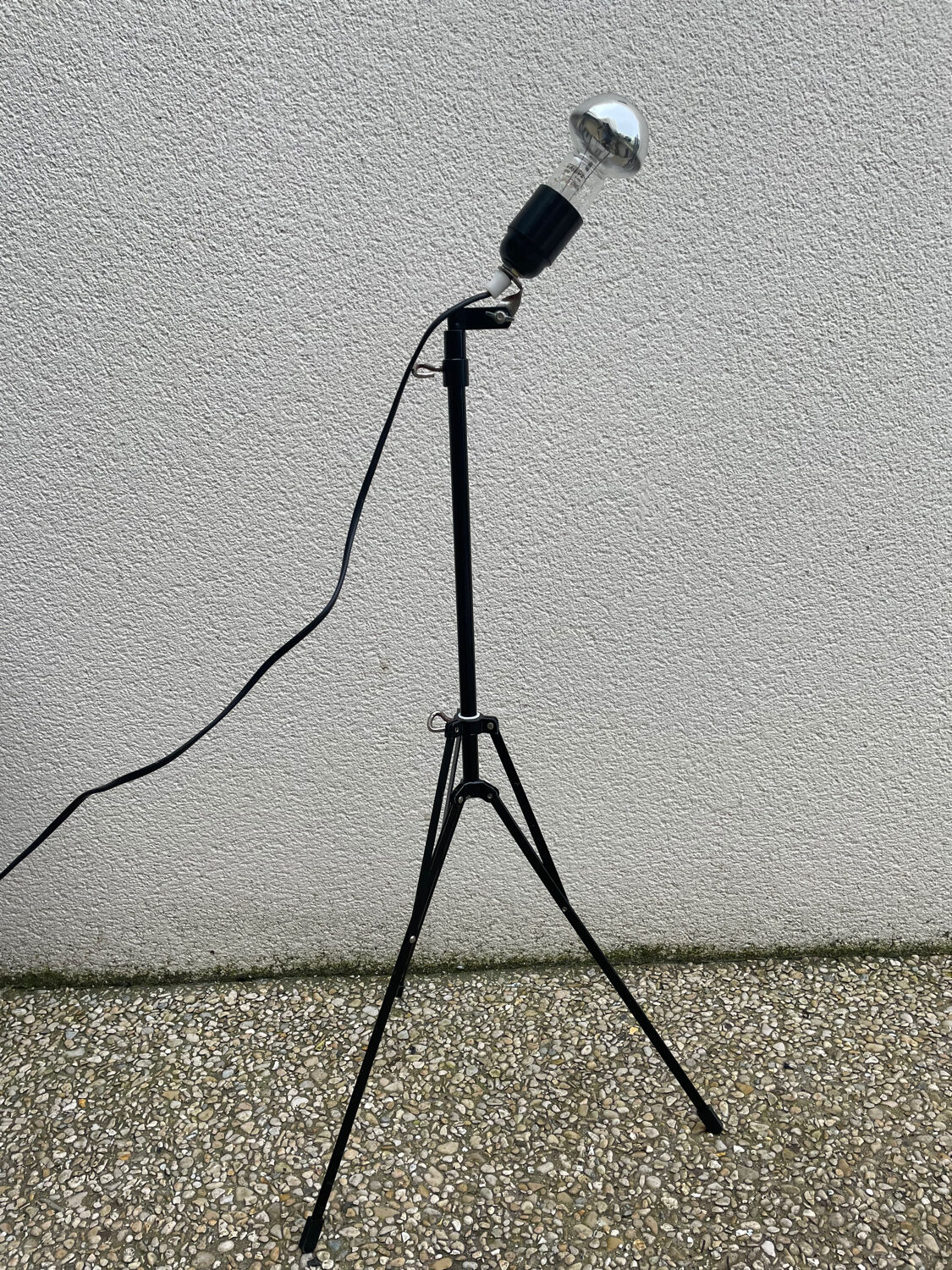 Tripod lamp