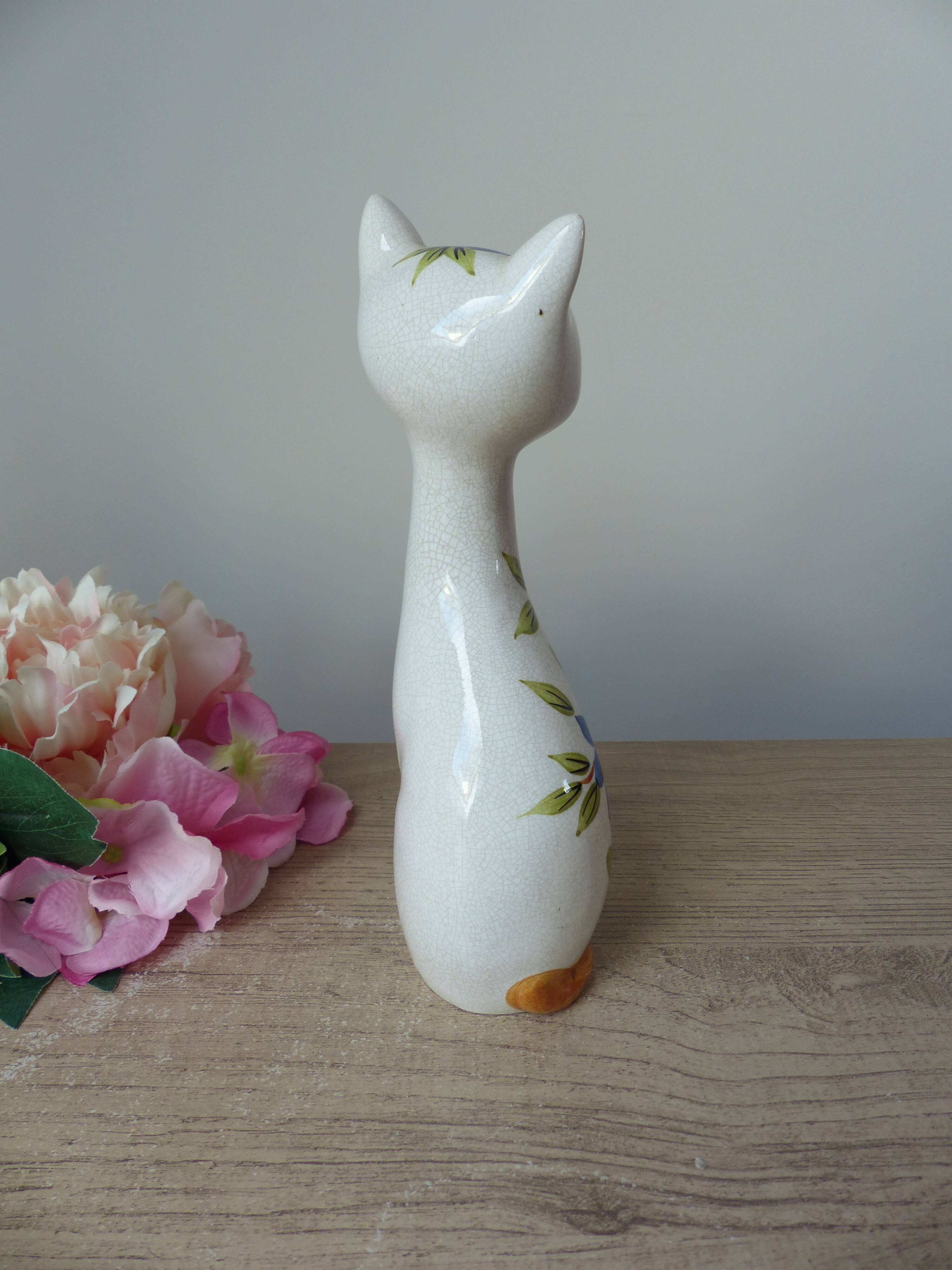 Statuette chat en céramique peint main décor fleurs bleues Japon