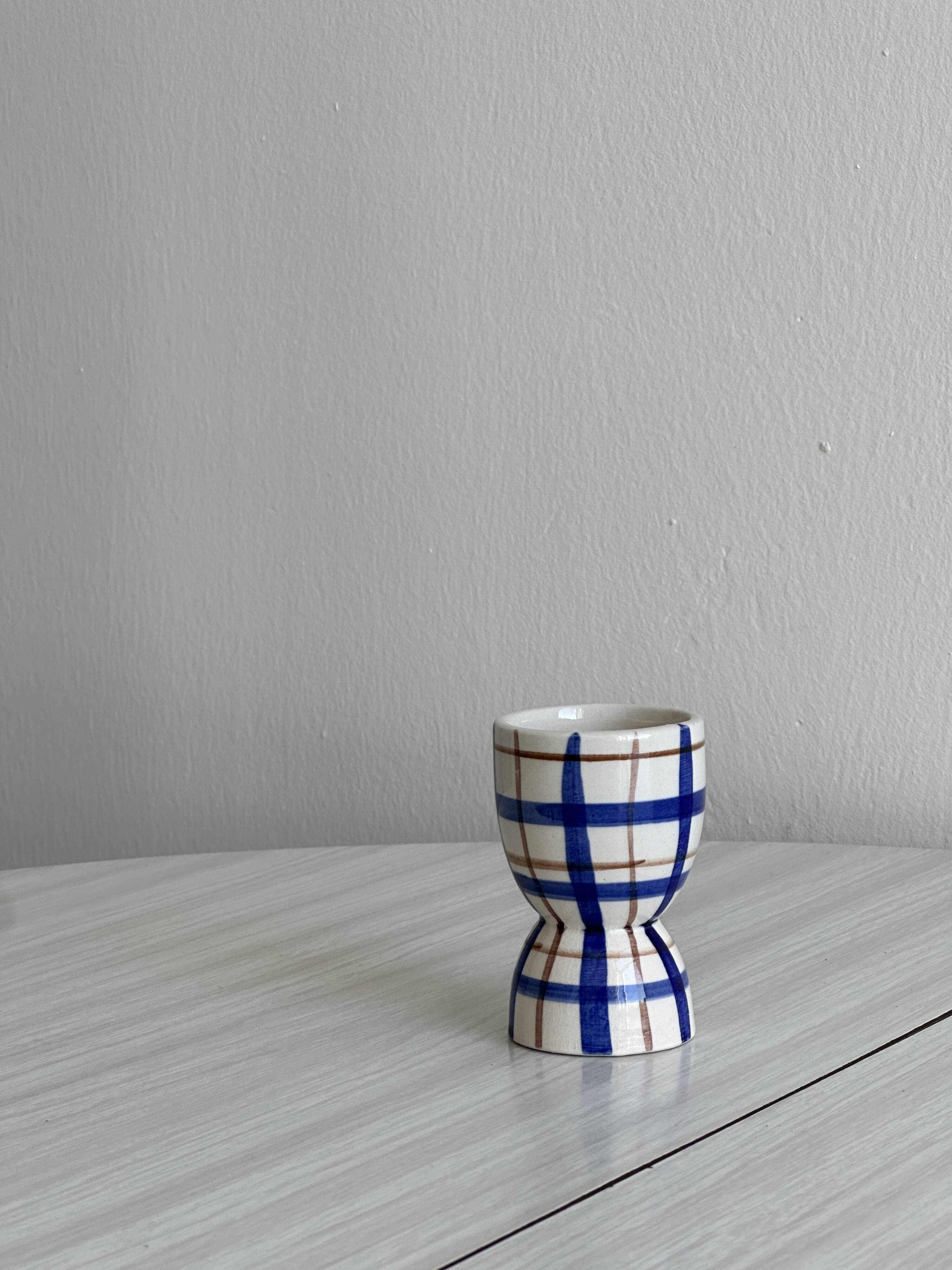 Ceramic egg cup