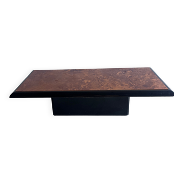 Table basse vintage en loupe de bois sur base laquée noire