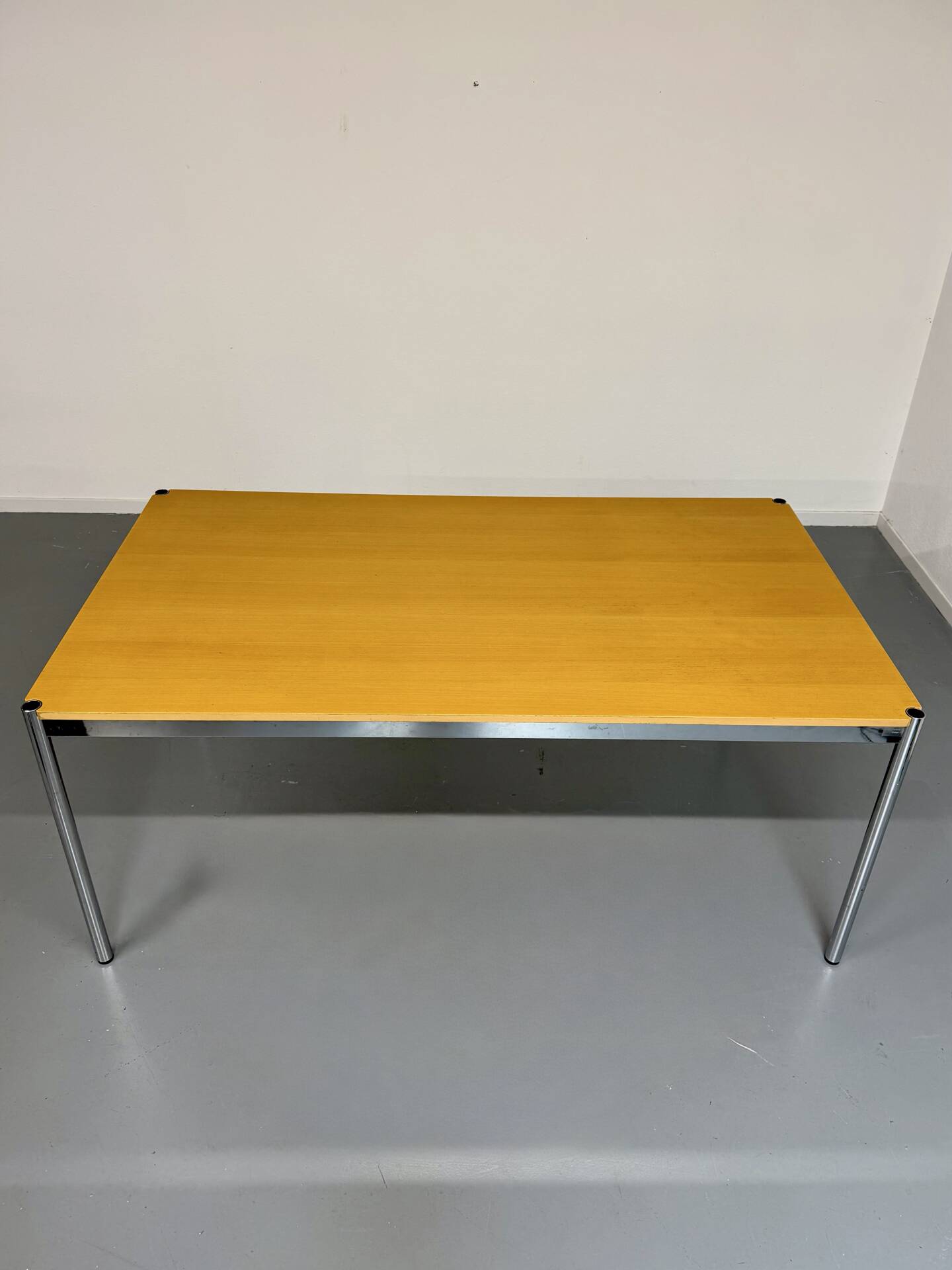 Large table design USM Haller wooden top and chrome structure