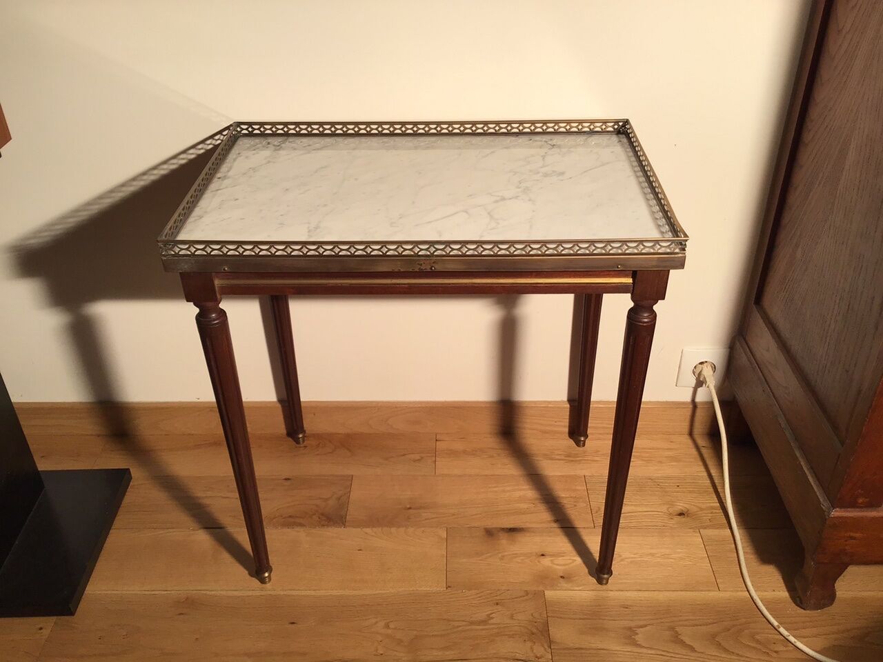 Louis XVI style side table in mahogany and white marble tray.