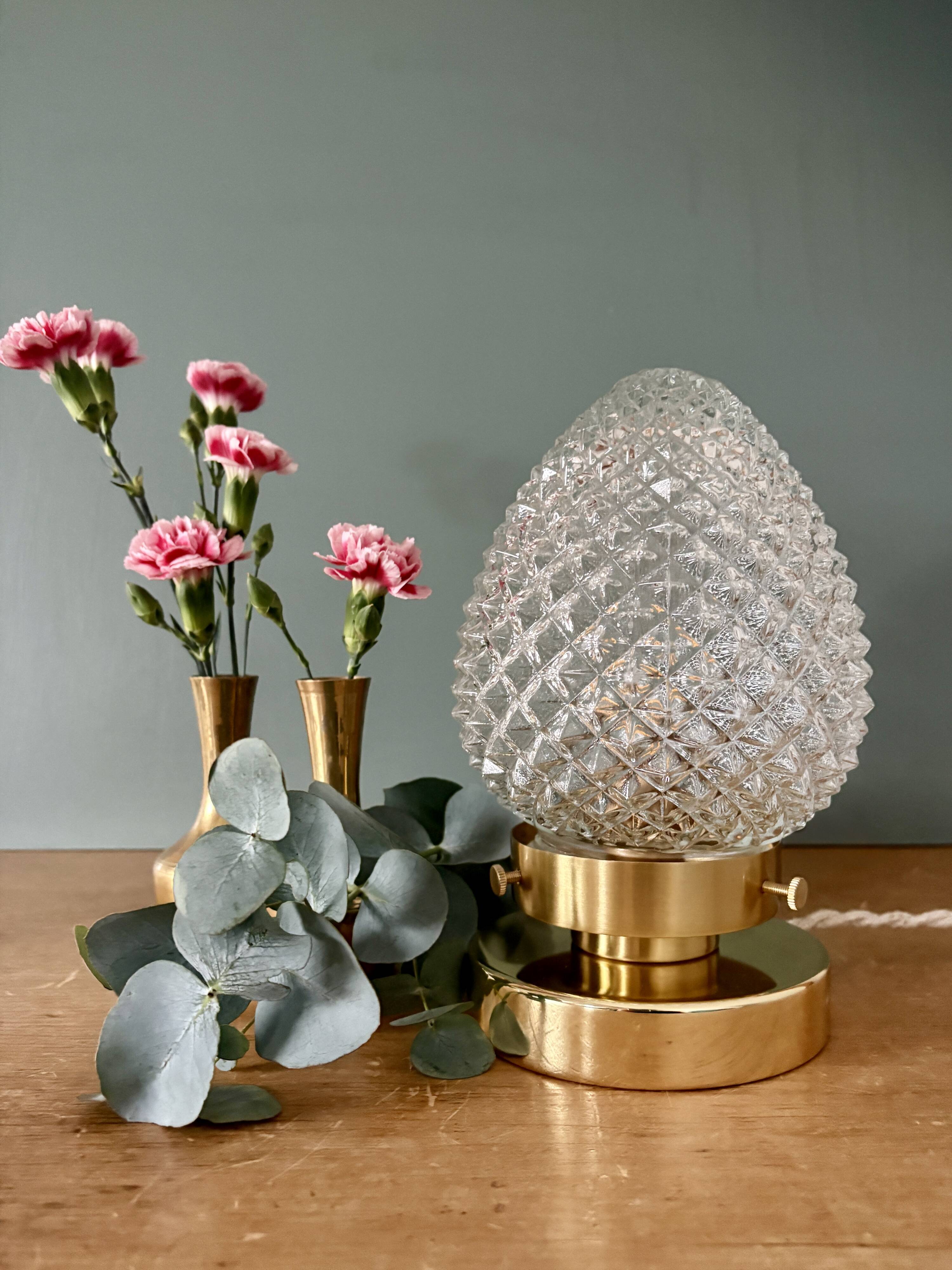 Vintage globe table lamp in diamond-point glass