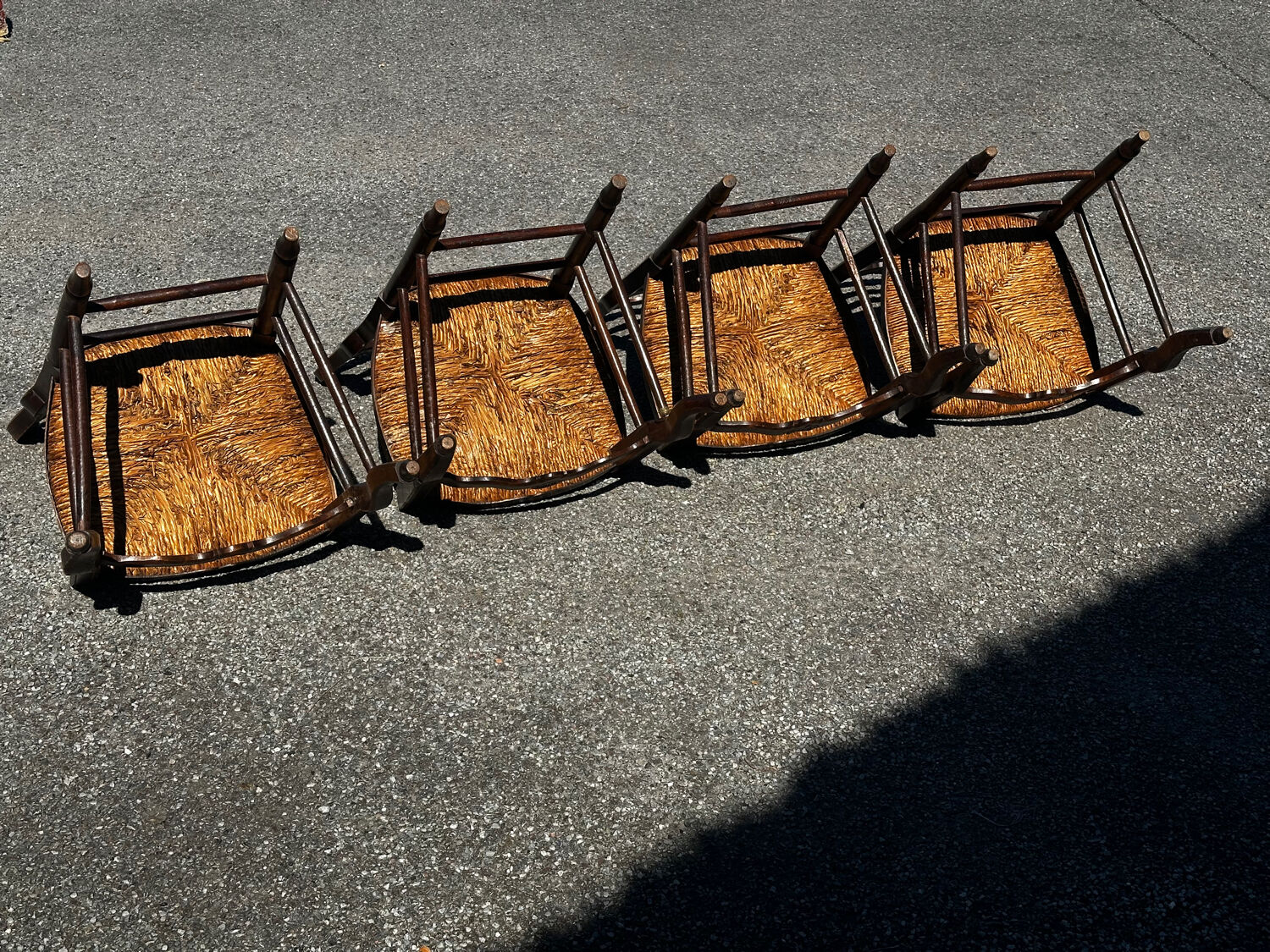 Set of 4 Louis XV straw chairs – solid wood – curved backrest