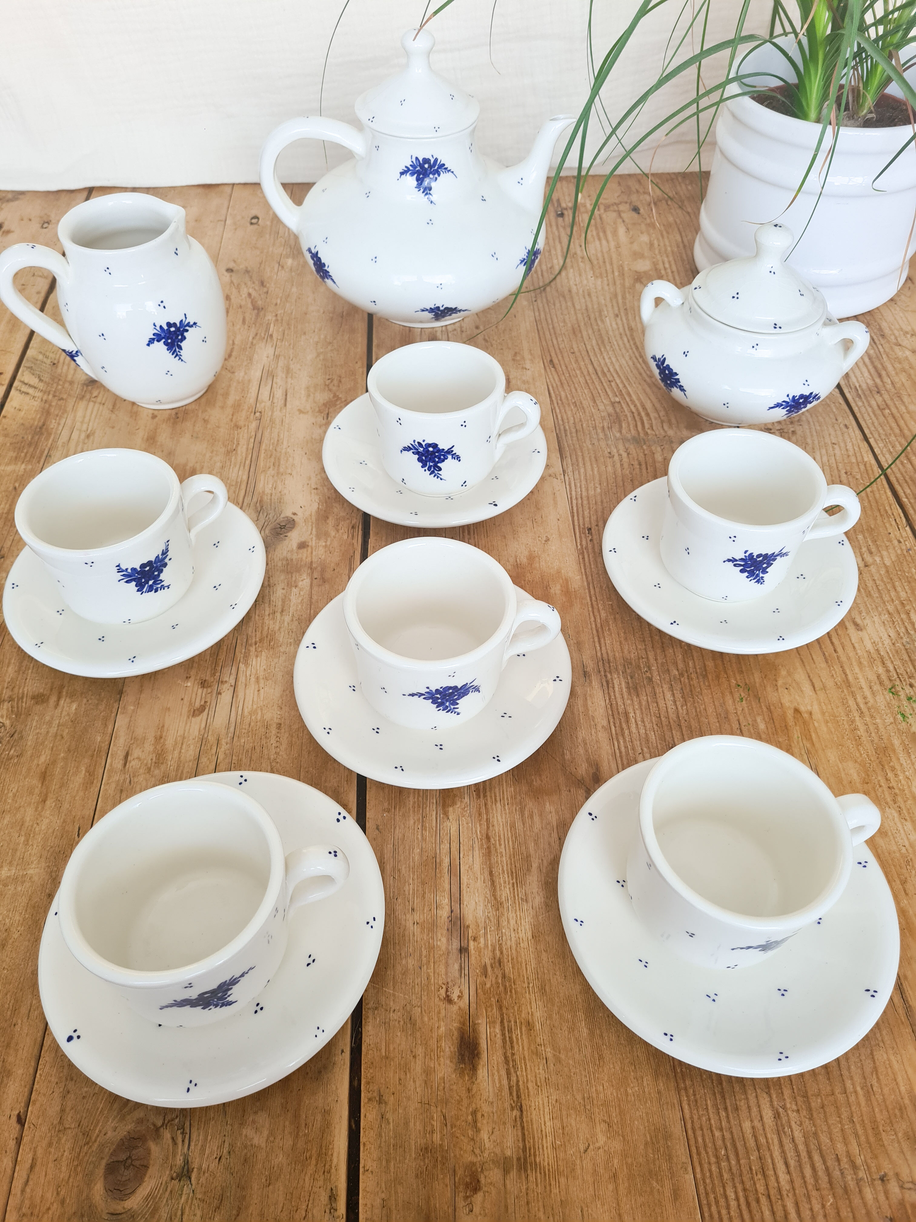 Earthenware tea or coffee service