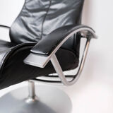 Fauteuil avec tabouret recouvert de cuir noir de design danois, années 1970