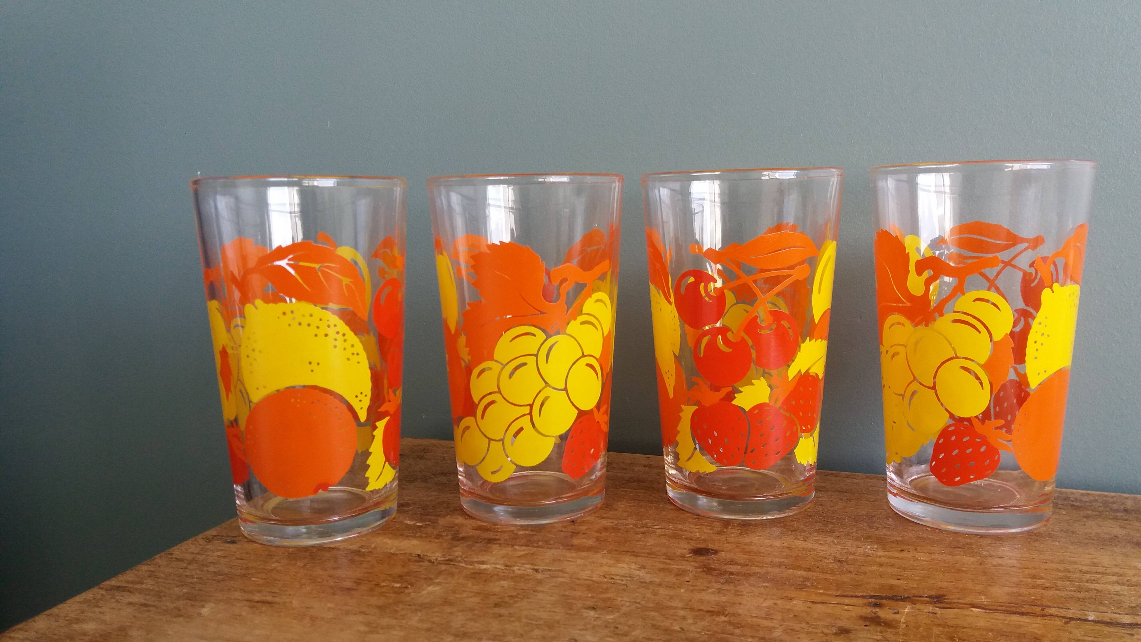Verres vintage décorated with orange and yellow lemon fruits, Italy.