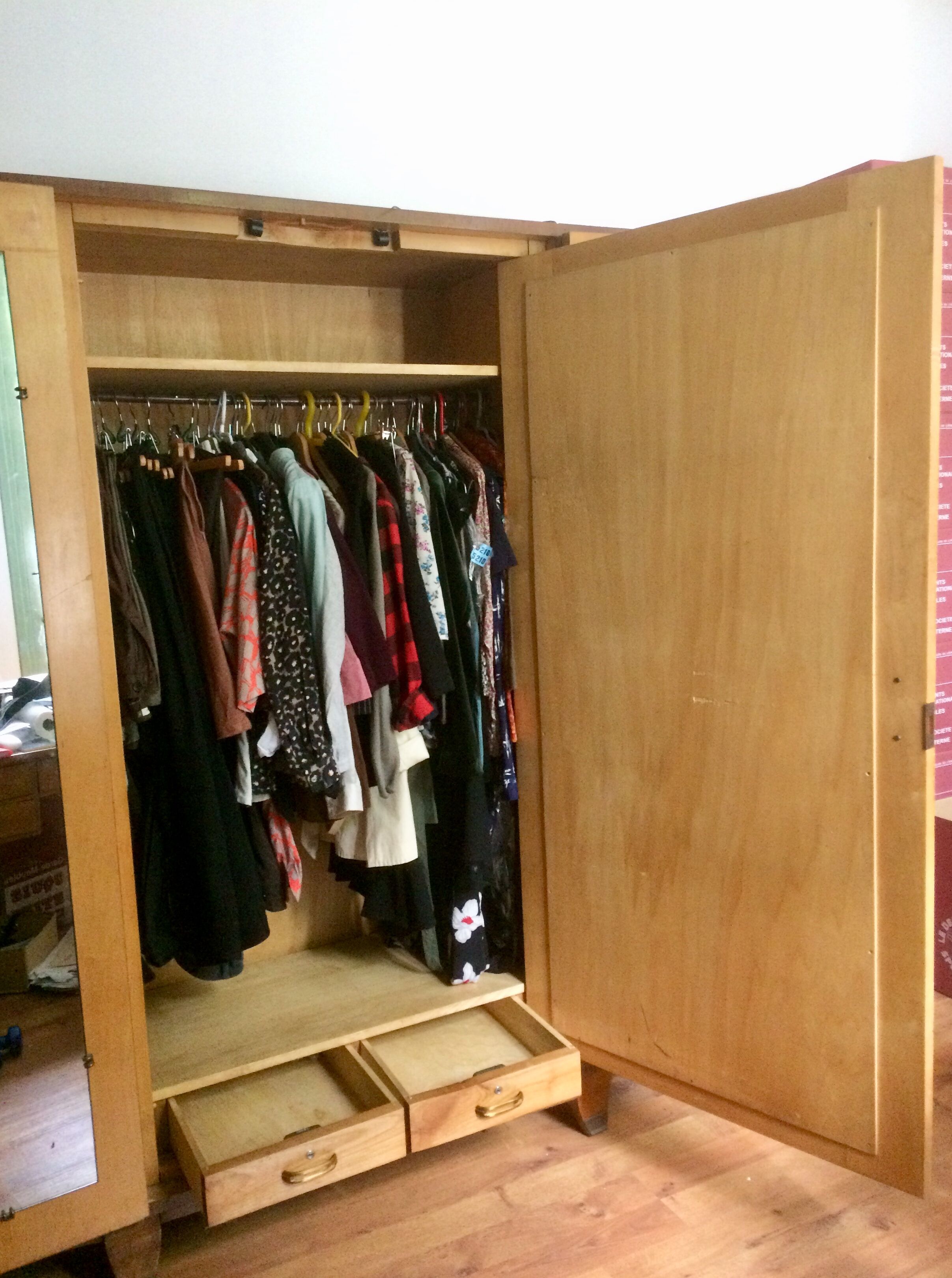 Elm magnifying glass veneer