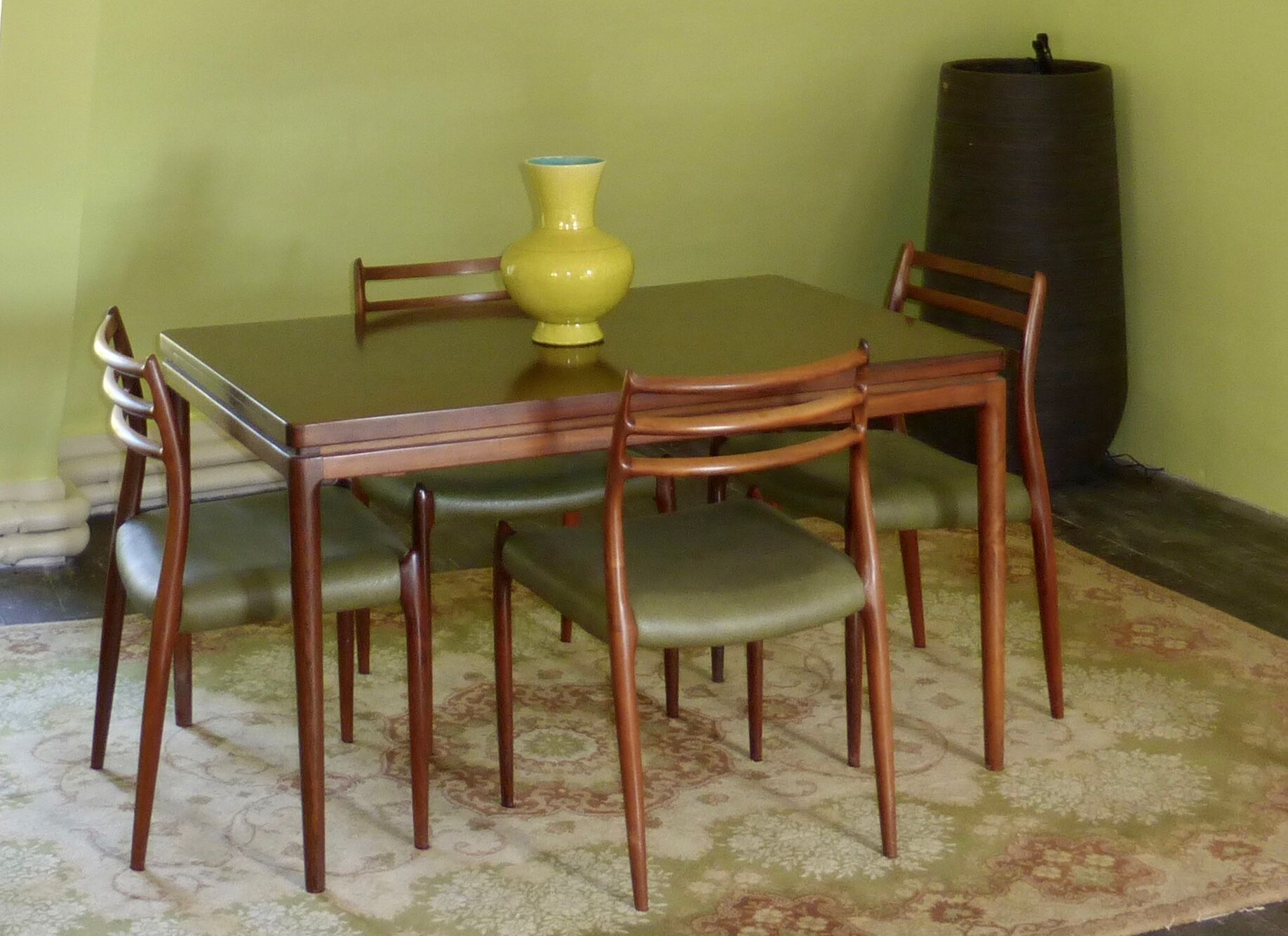 Table avec rallonges par Johannes Anderson édition Christian Linneberg