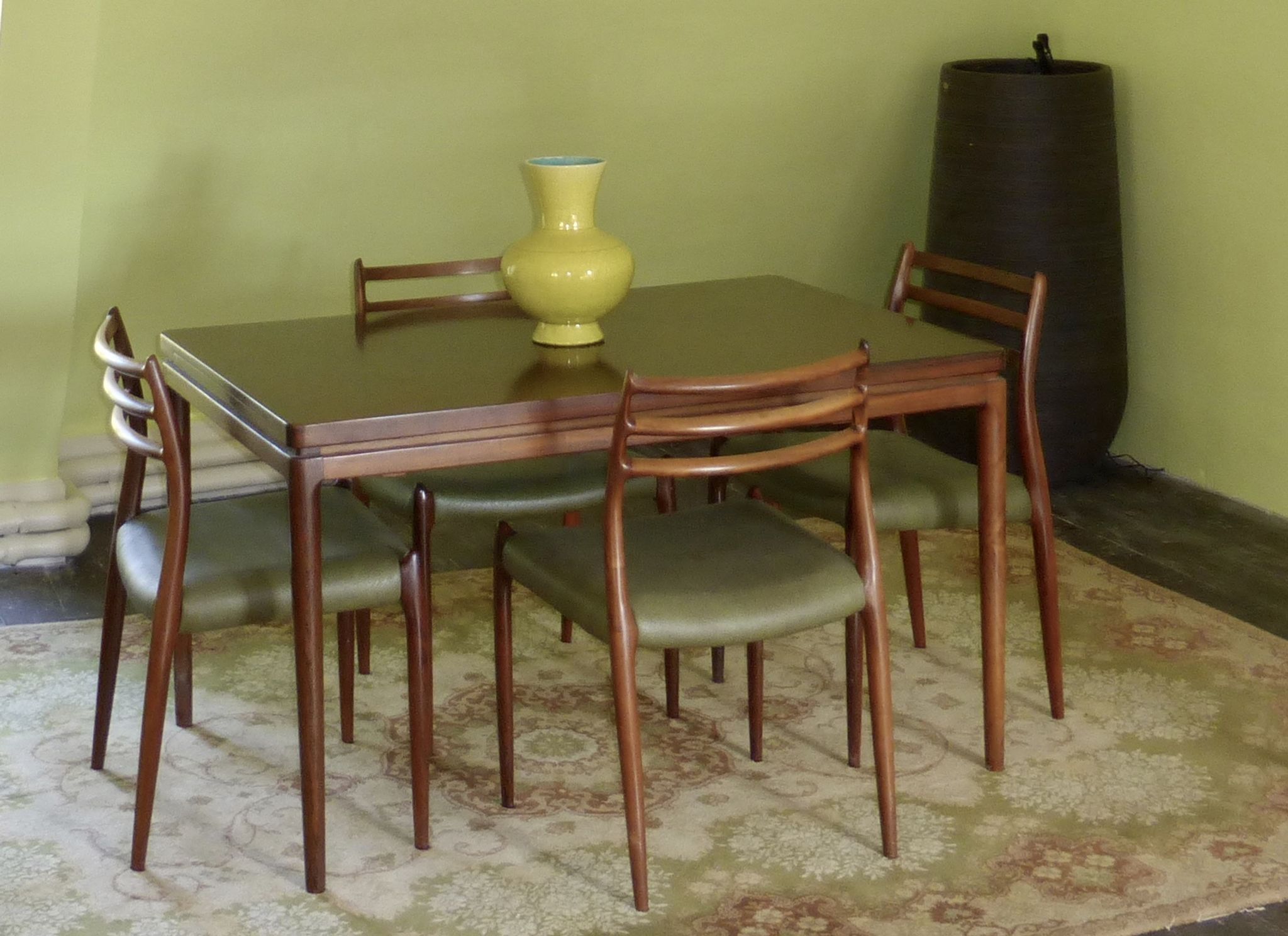 Table avec rallonges par Johannes Anderson édition Christian Linneberg