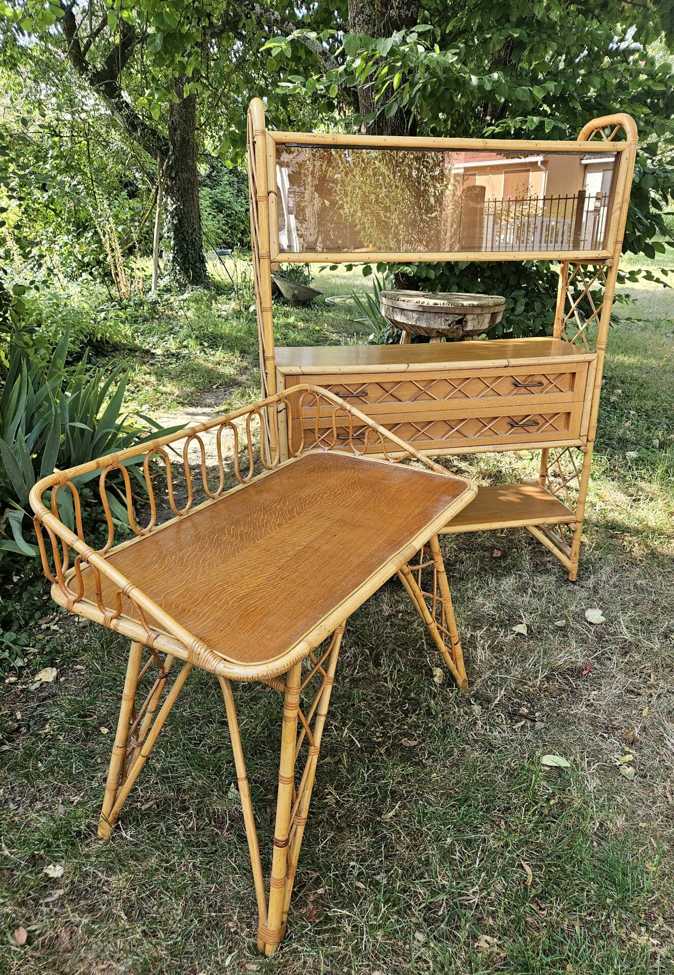 Rattan bamboo display shelf + vintage desk from the 50s-60s-70s.