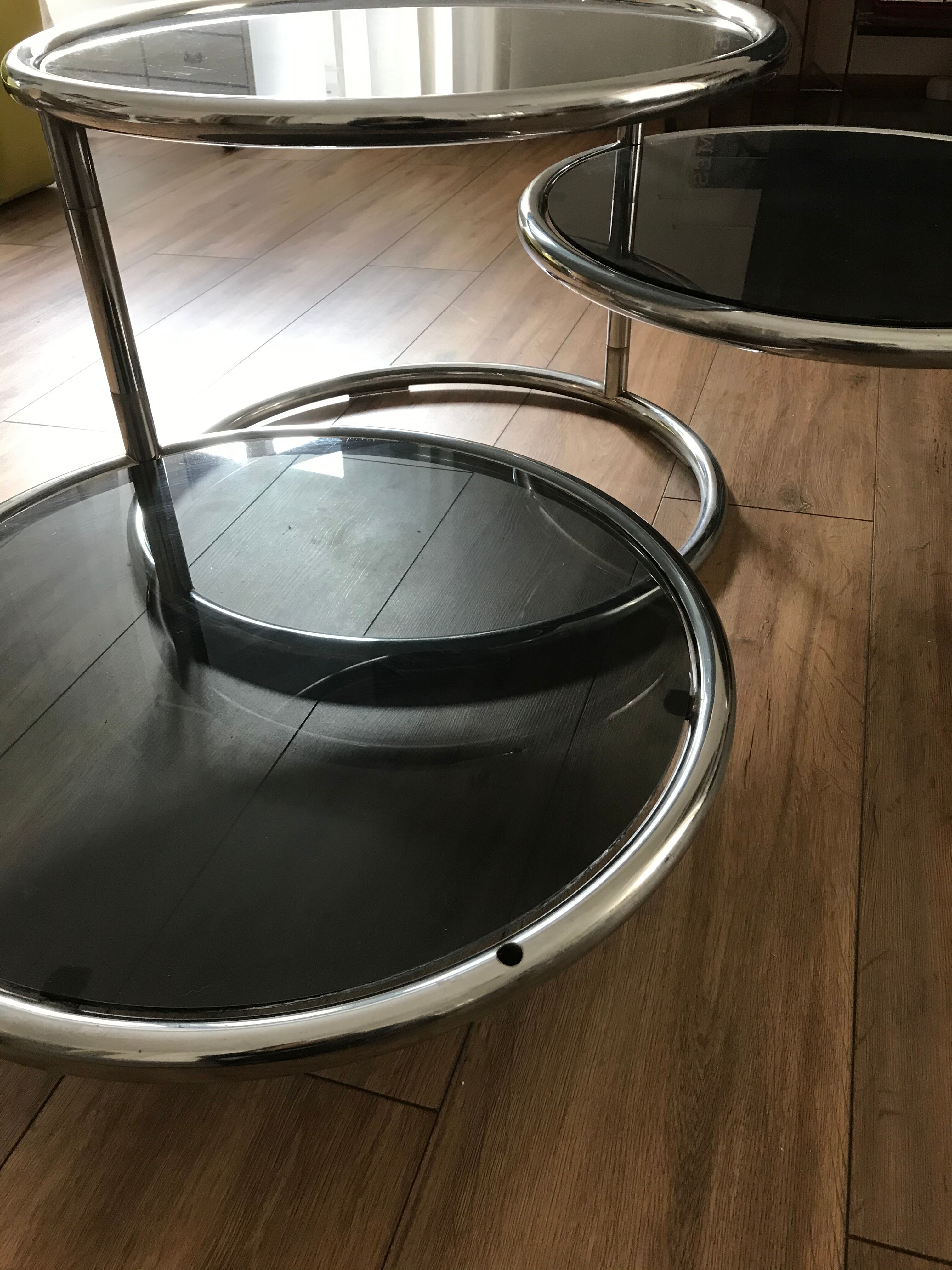 Vintage round coffee table in smoked glass and 3 removable metal trays 1970