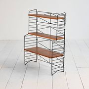 Bibliothèque modulaire scandinave de style "String" des années 1950-60.