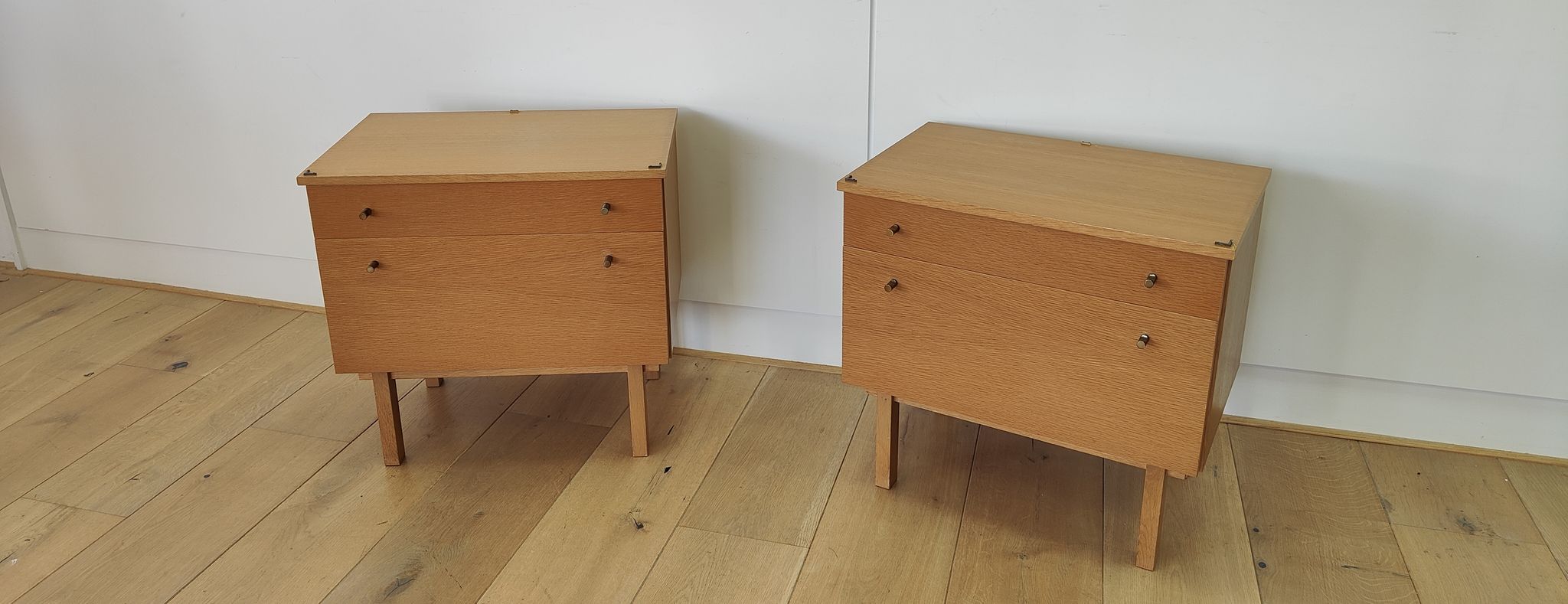 Set de 2 tables de chevet du milieu du siècle