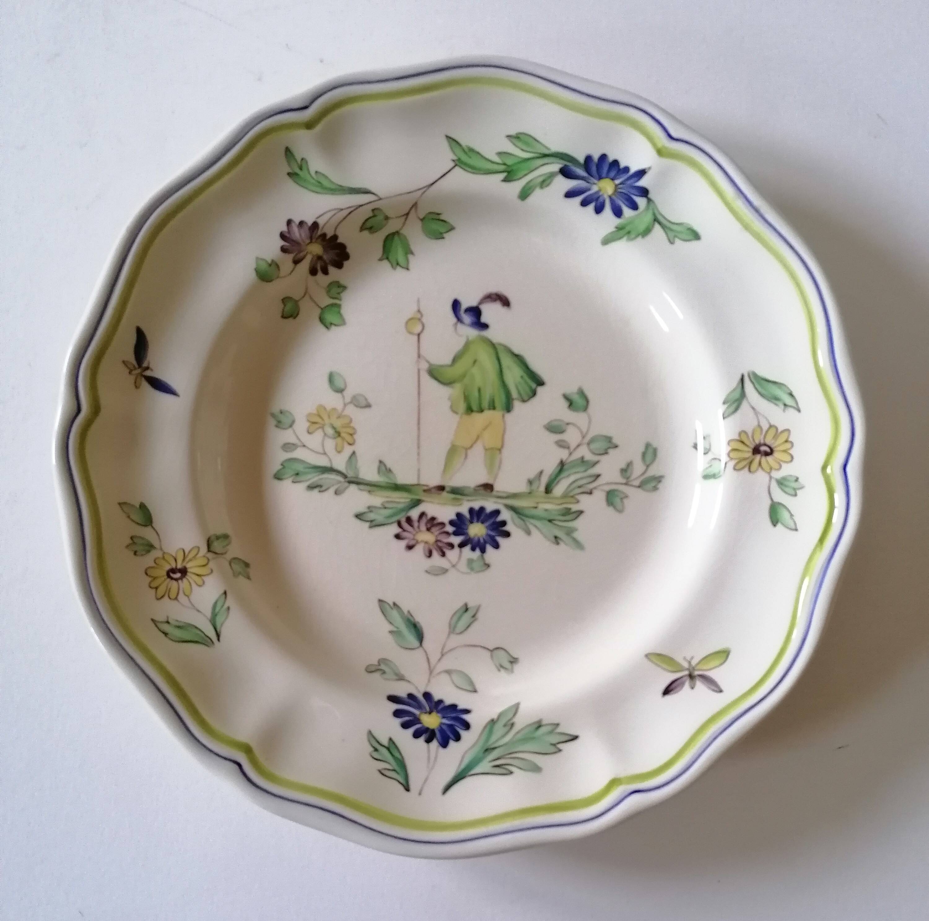 Assiette en faïence de Longchamps décor pèlerin