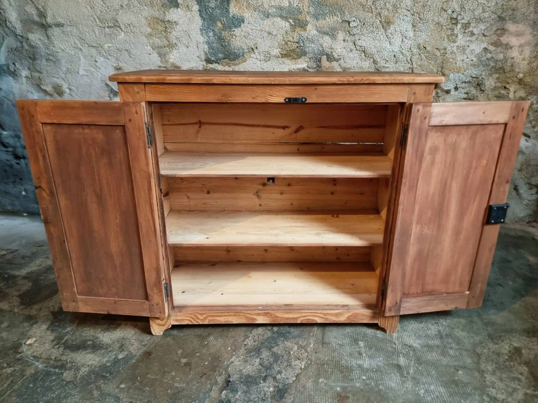 Buffet ancien français en pin, début du XXe siècle