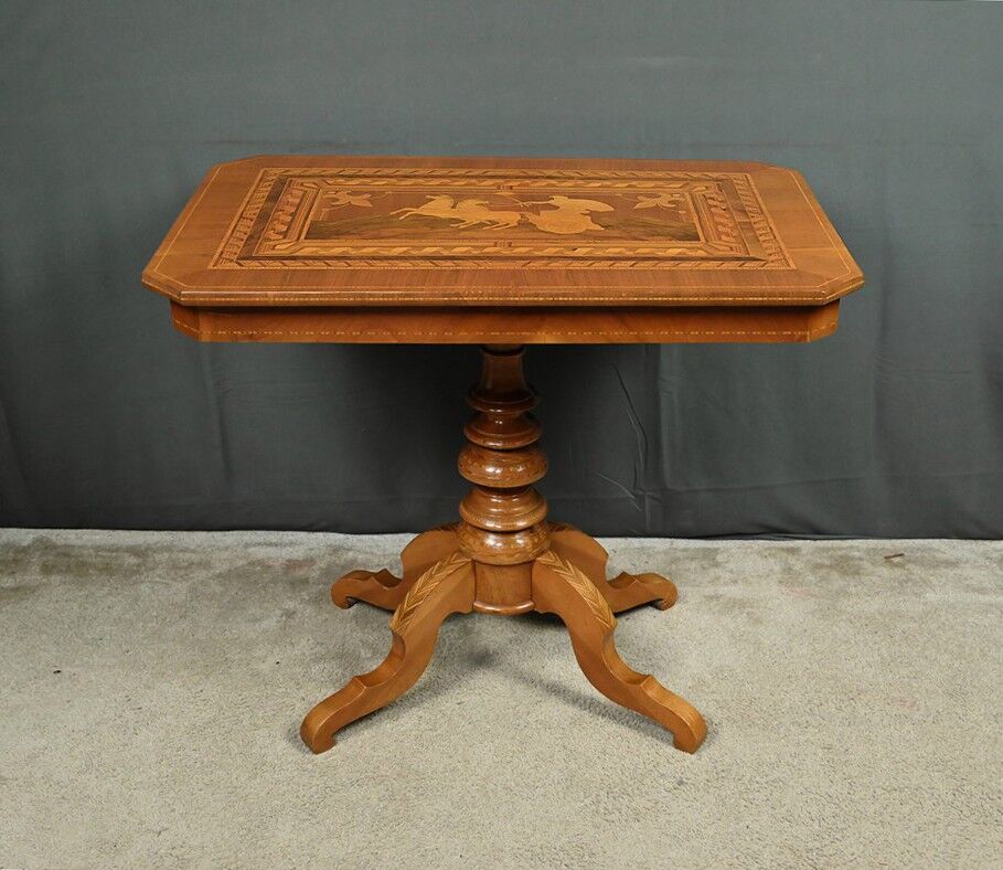 Living room table in cherry and walnut, Restoration style – late 19th century