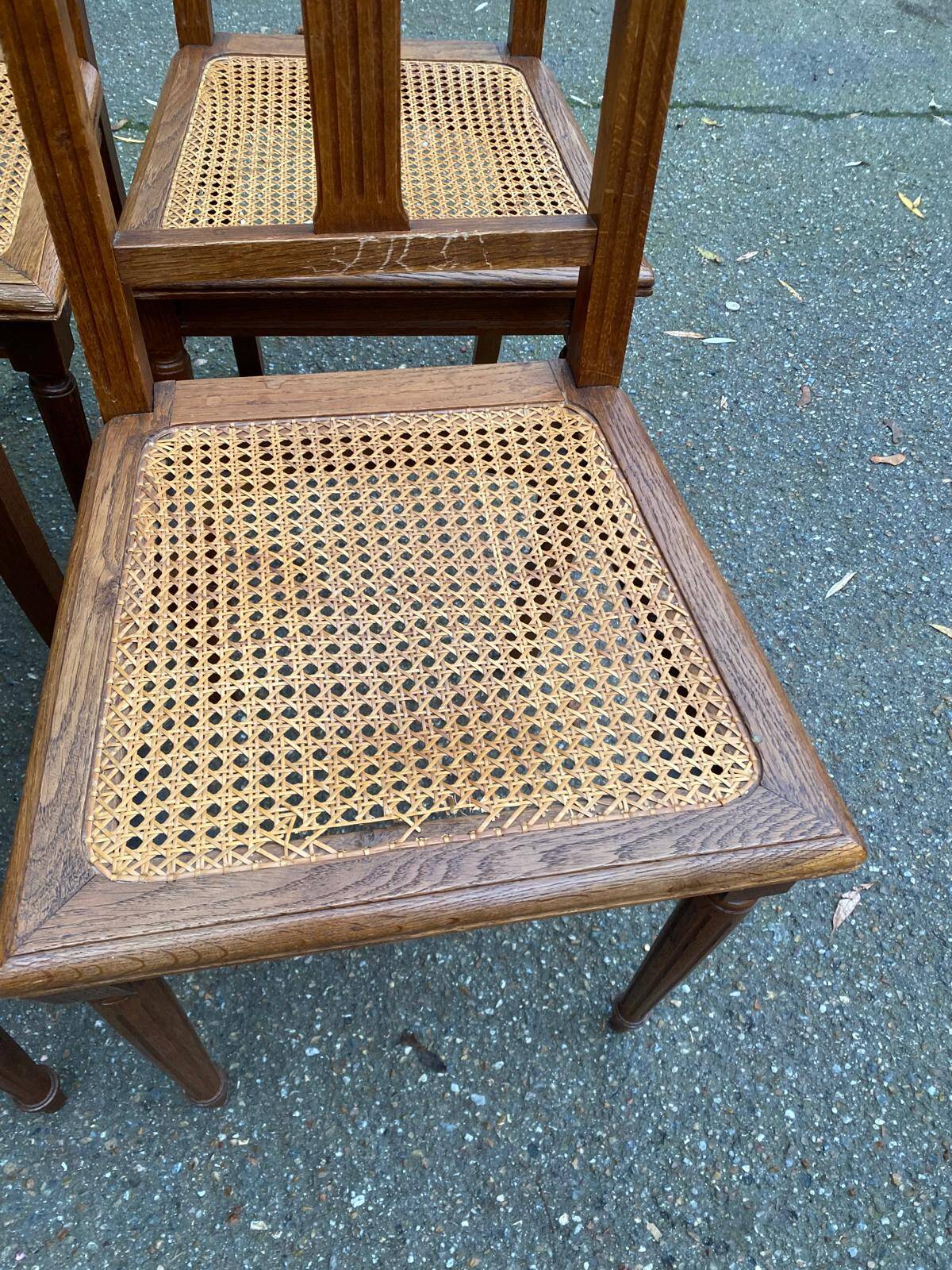 4 chaises art déco chêne massif cannées 1950 avec pieds ronds