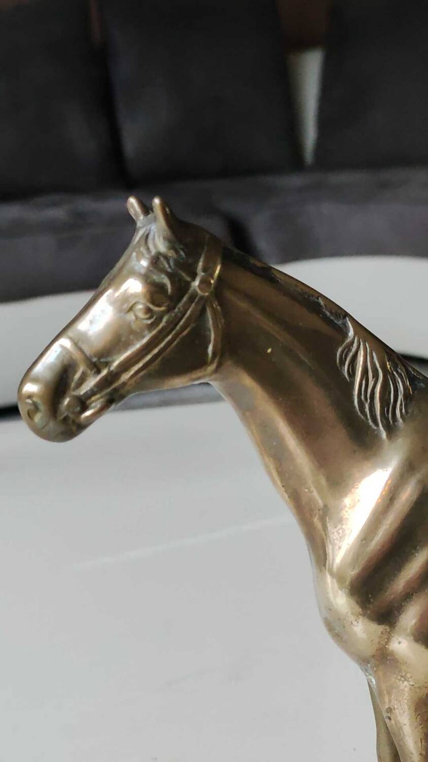 Sculpture Cheval vintage en position d arrêt/observation, en laiton massif. 23 x 19 cm