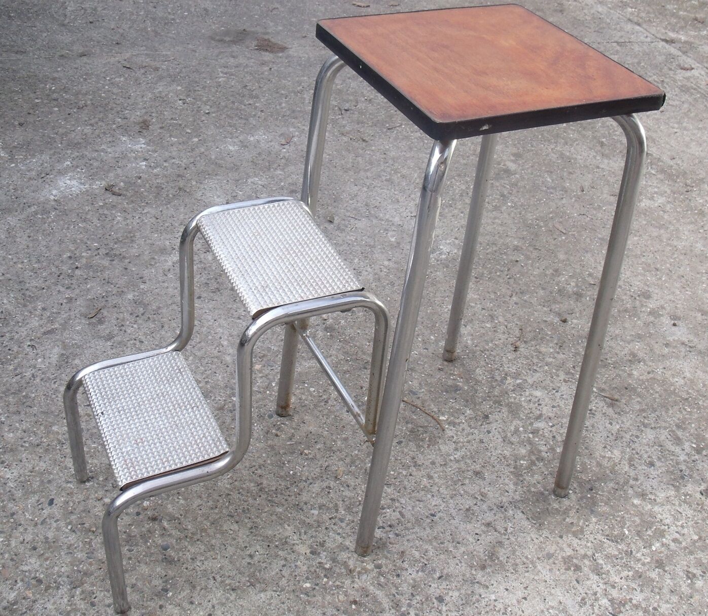 Market the 50-foot stepladder