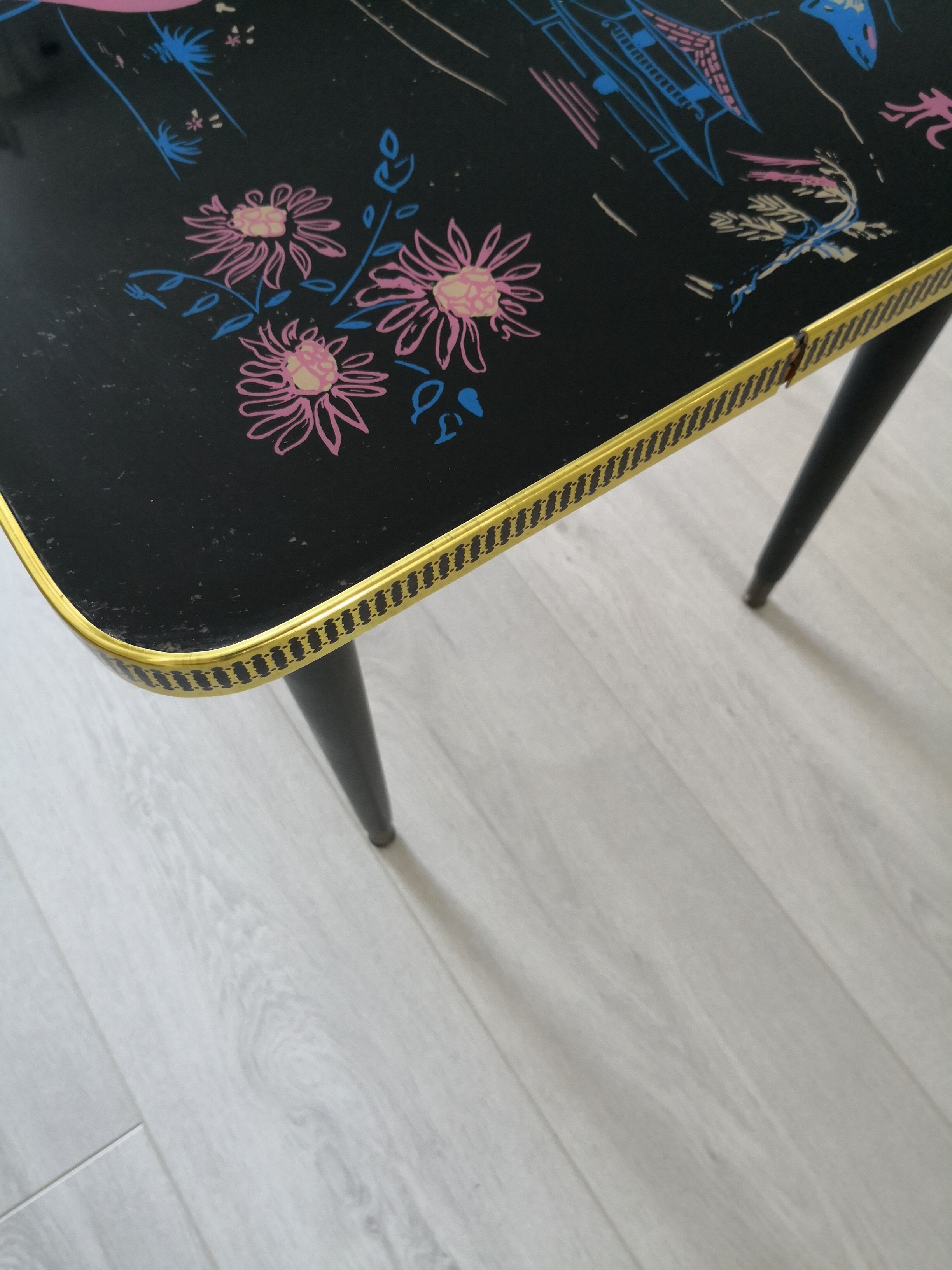 Table low feet spindles 60s/70s