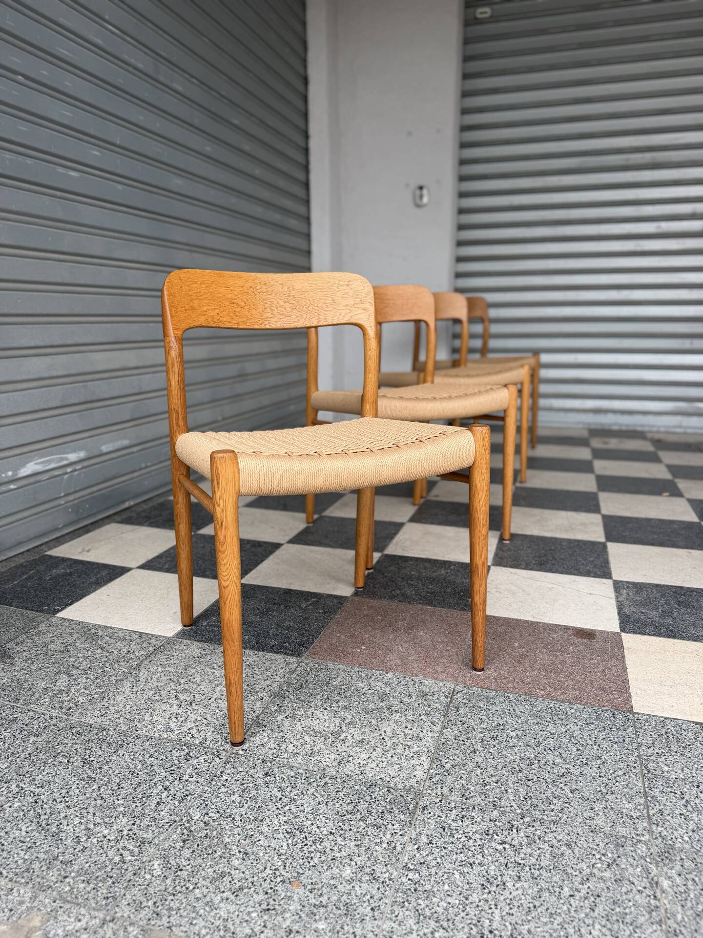 Set of 4 Møller 75 chairs in oak