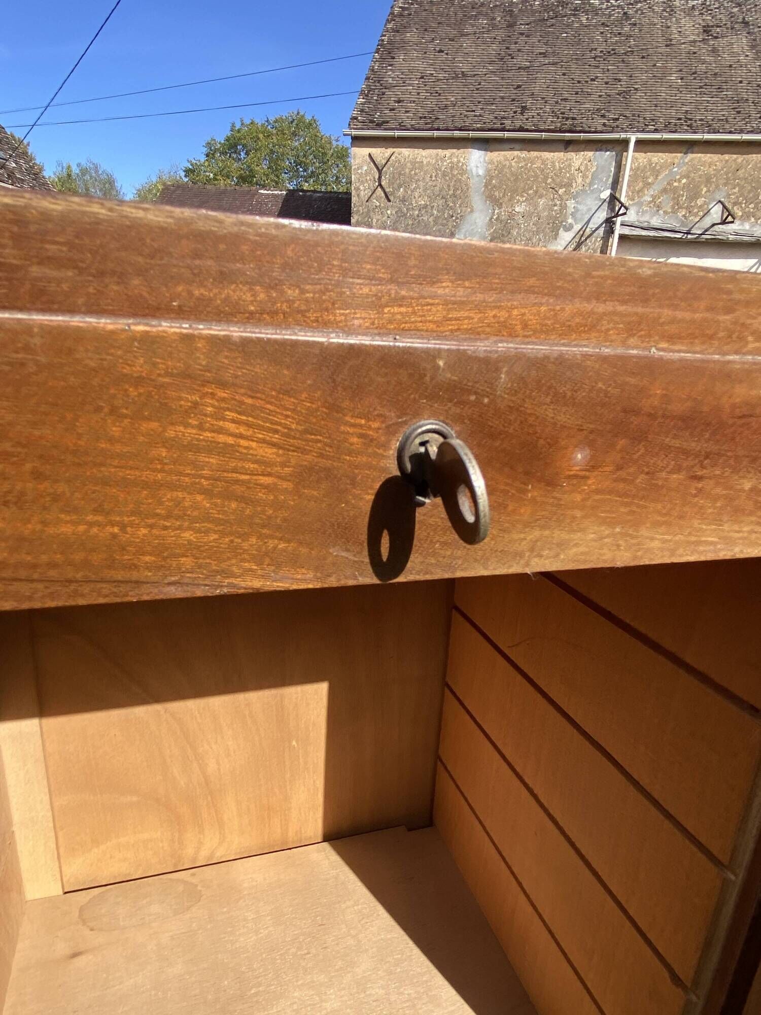 Double-column oak filing cabinet with curtains, 50.