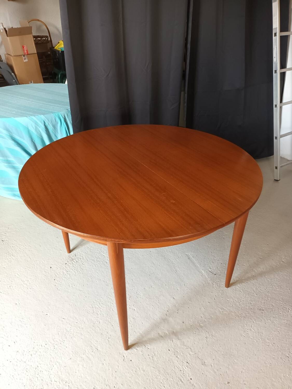 Vintage round extendable table