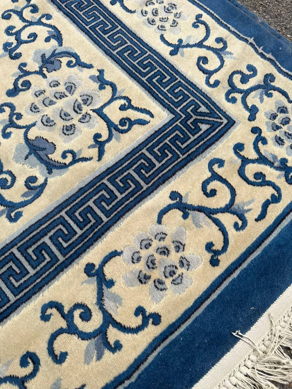 Large Chinese wool rug 200 x 310 cm — Blue & beige (Beijing style)