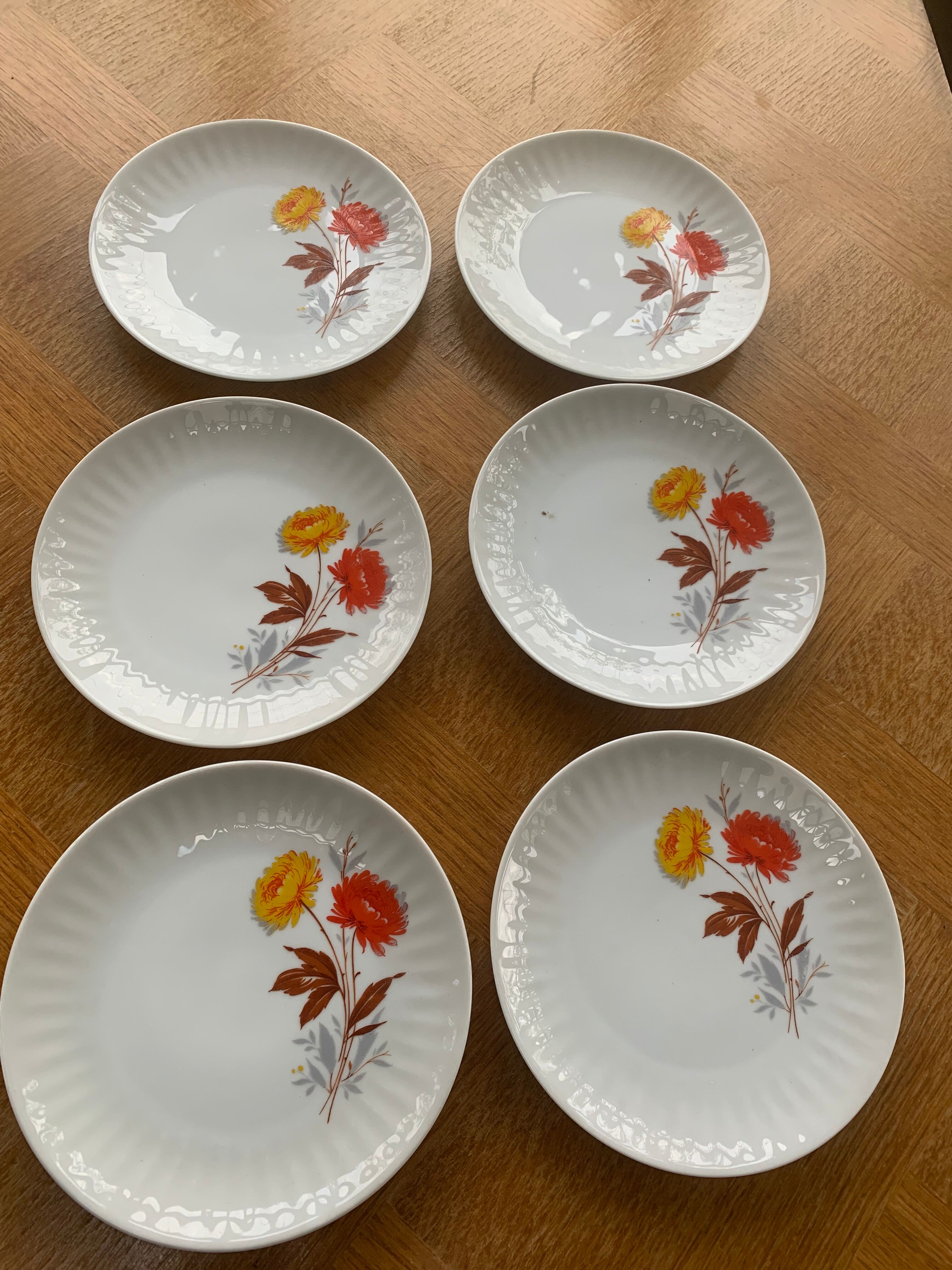6 small porcelain plates and vintage orange and yellow flowers