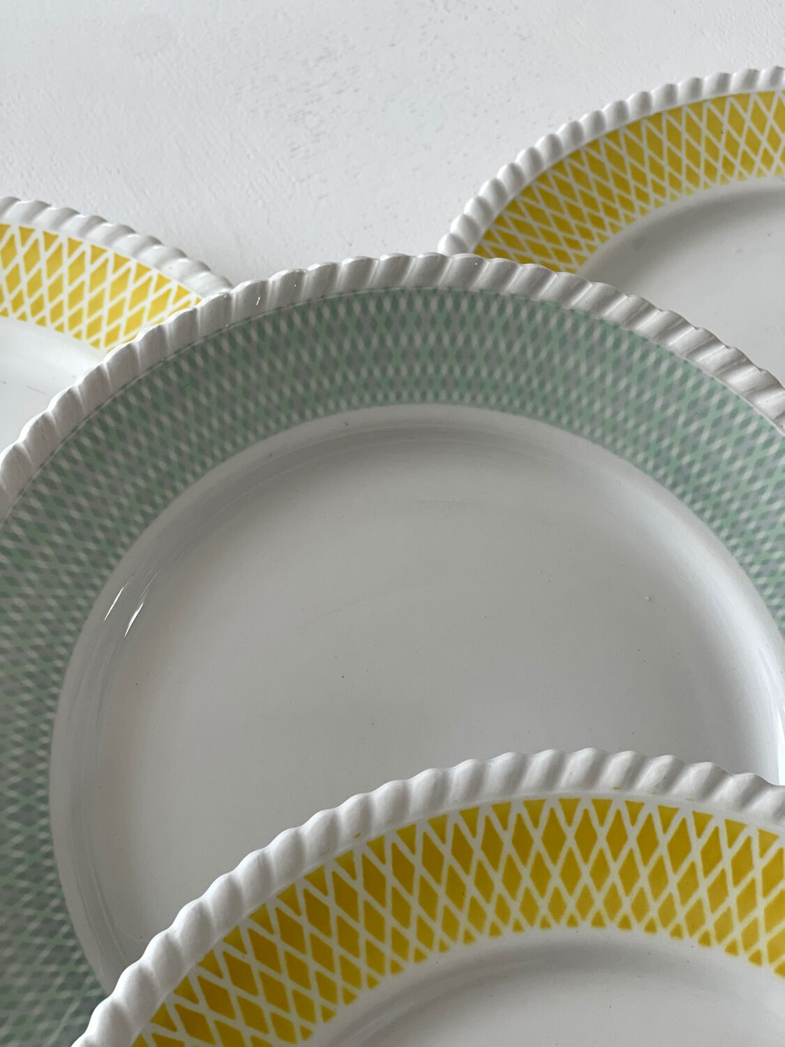 4 vintage flat plates