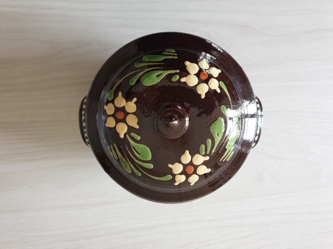 Large glazed terracotta covered pot