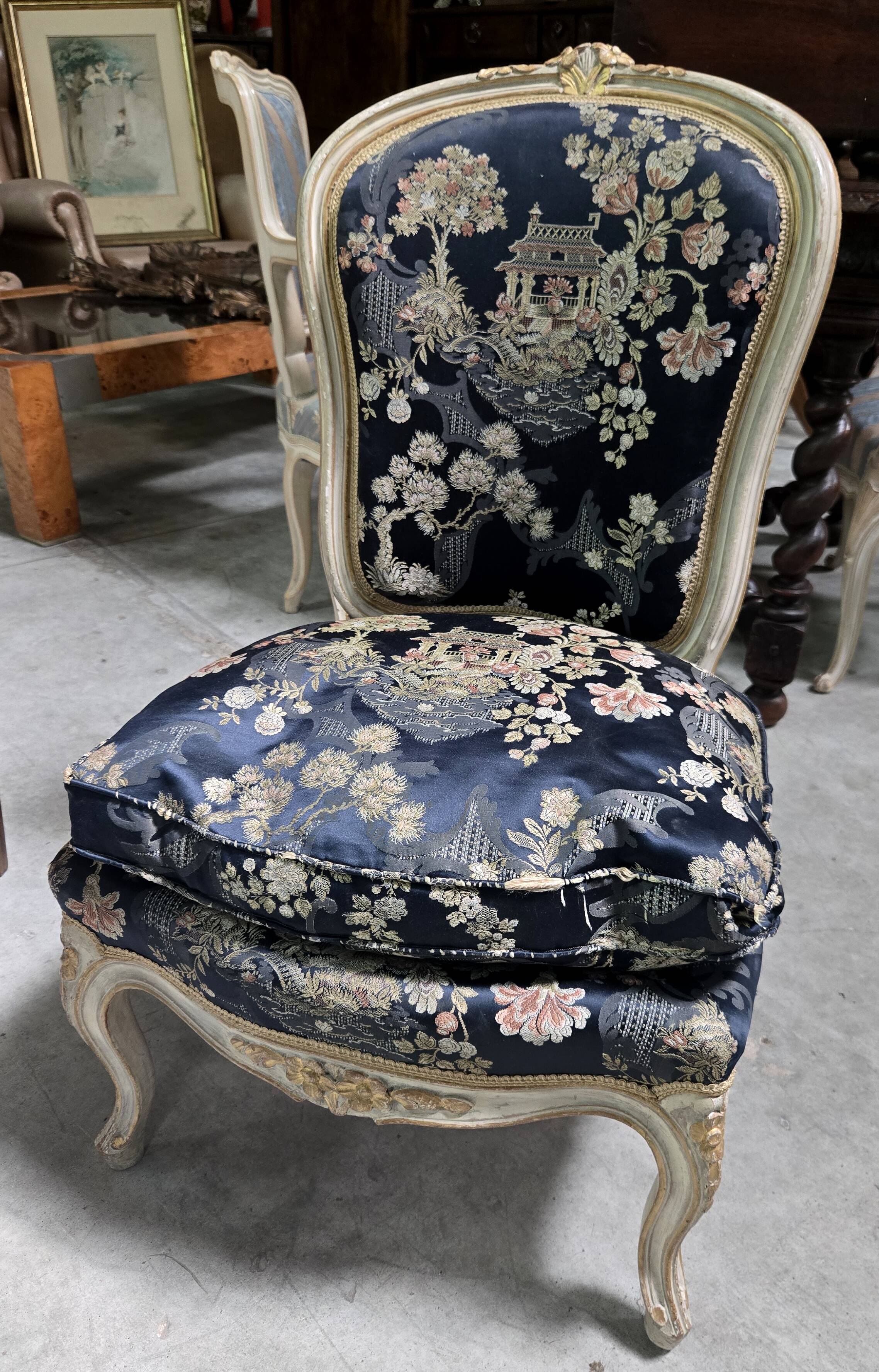 Paire de bergères de st. Louis XV, à dossier gondole/ tapisserie style Asie