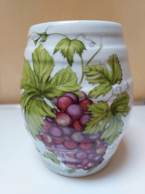 Vintage pot in the shape of a barrel "au buron"