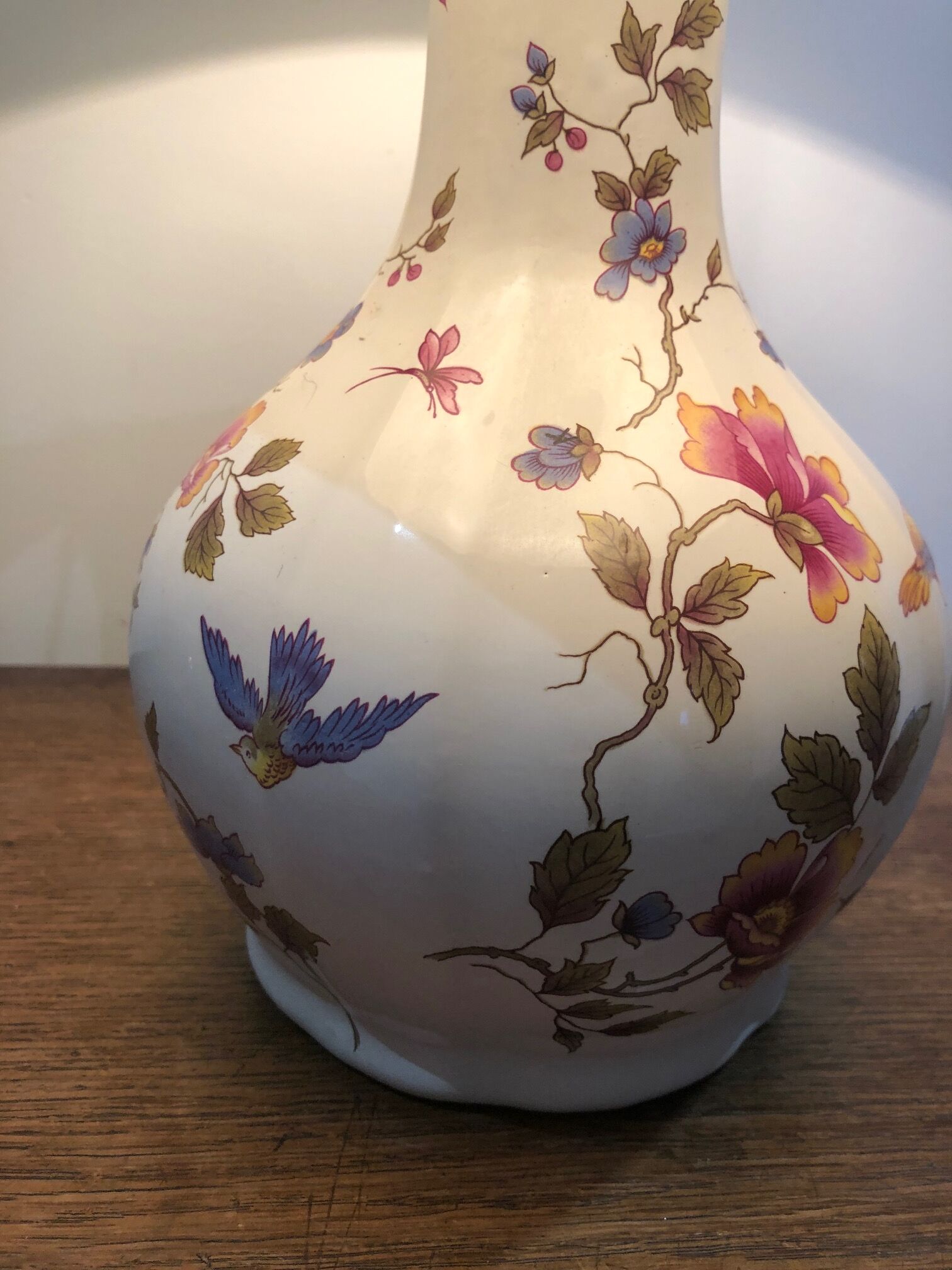 Vintage faience lamp with bird décor