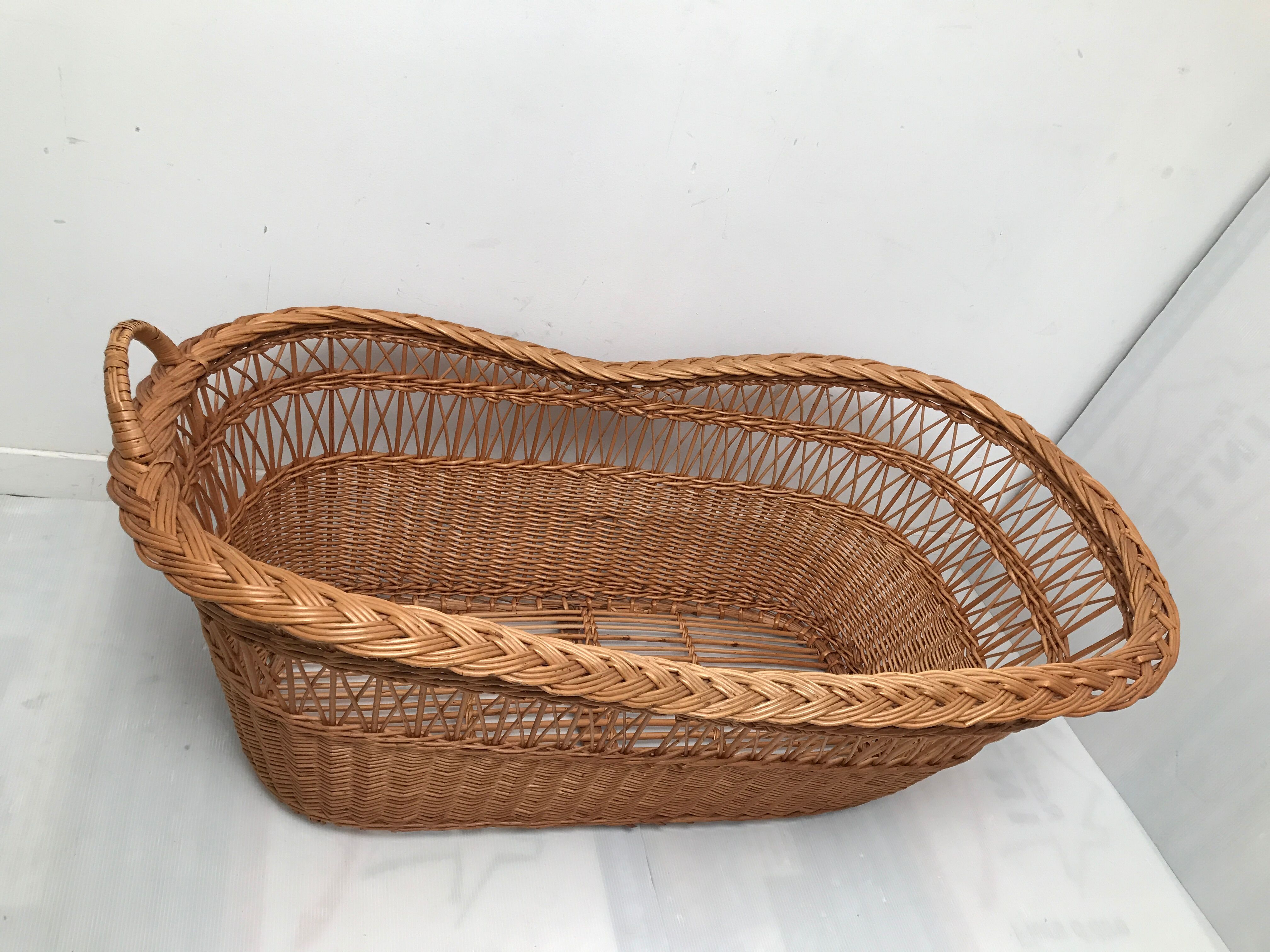 Vintage wicker cradle with 50-60s wheels
