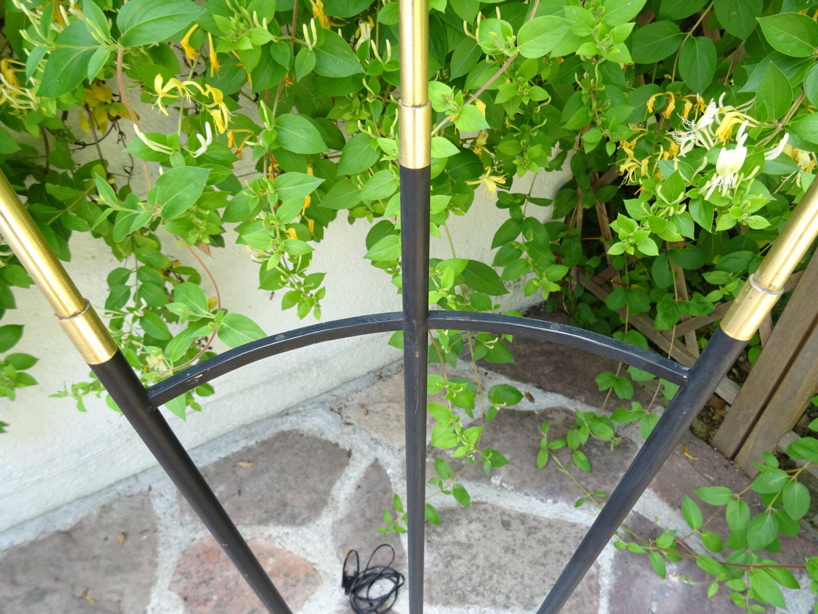 Opalines design lamppost