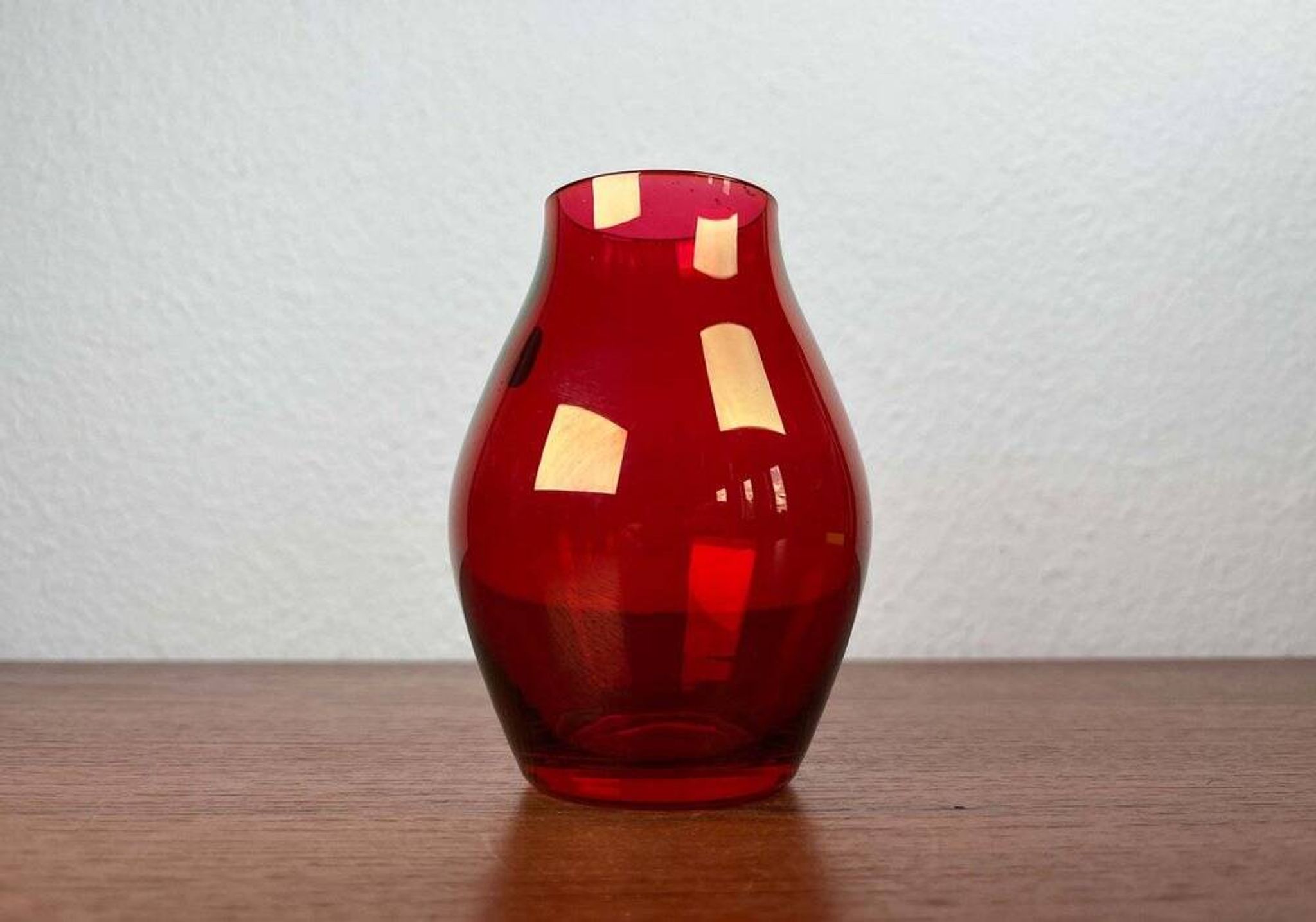 German glass vase from the mid-century modern period by Alfred Taube, 1960s.