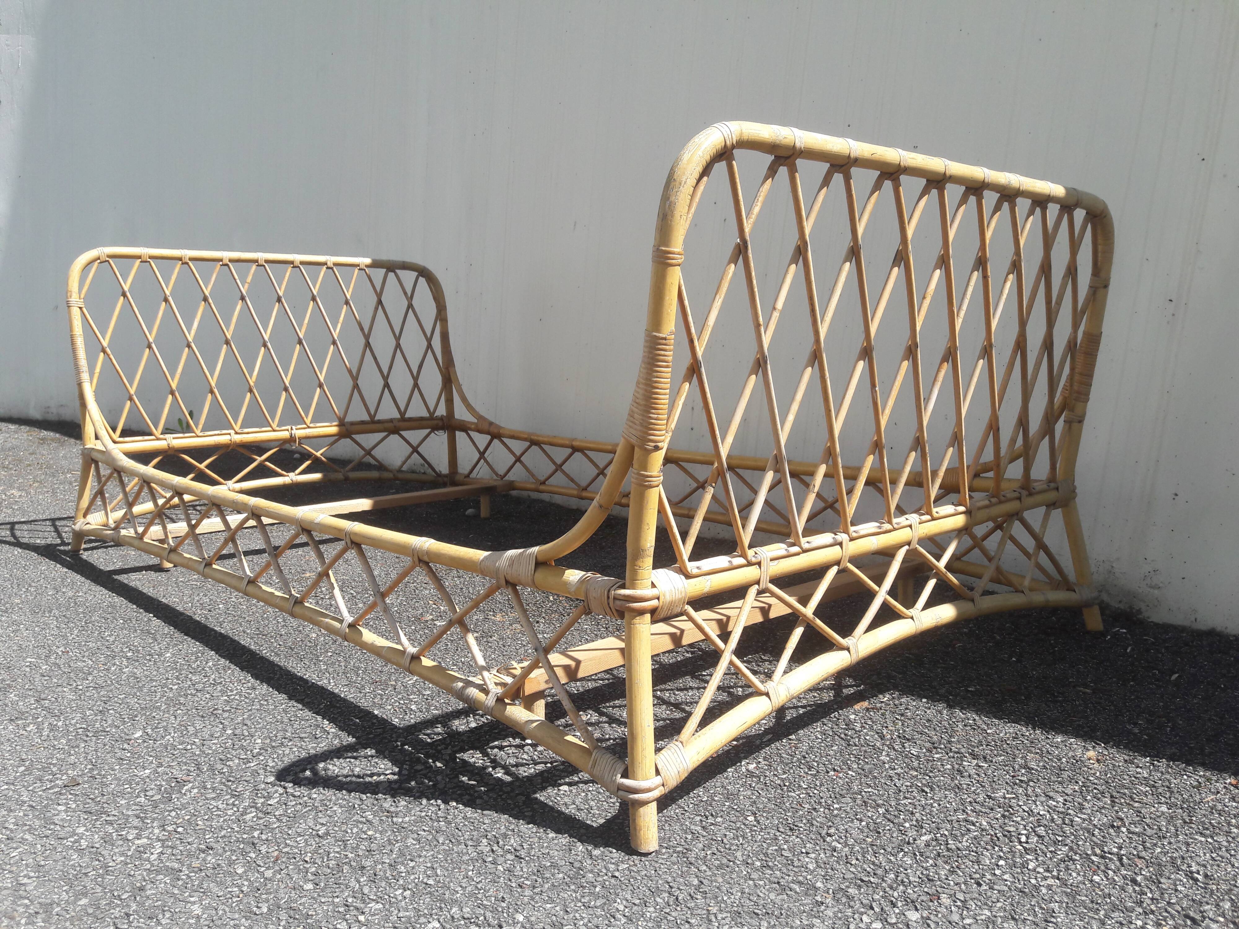 Bed rattan vintage 60s 70s