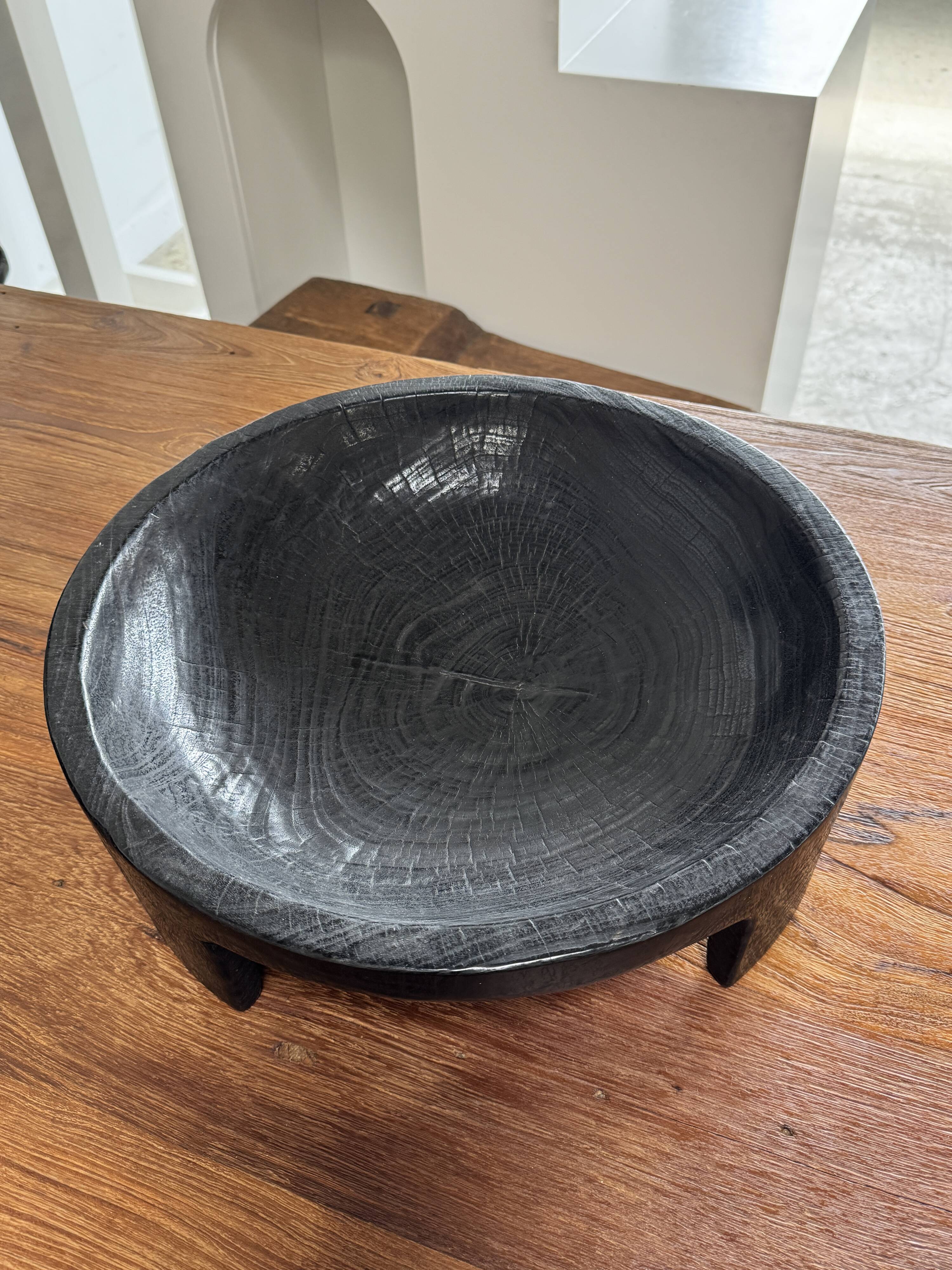 Cut in monoxyl mango wood