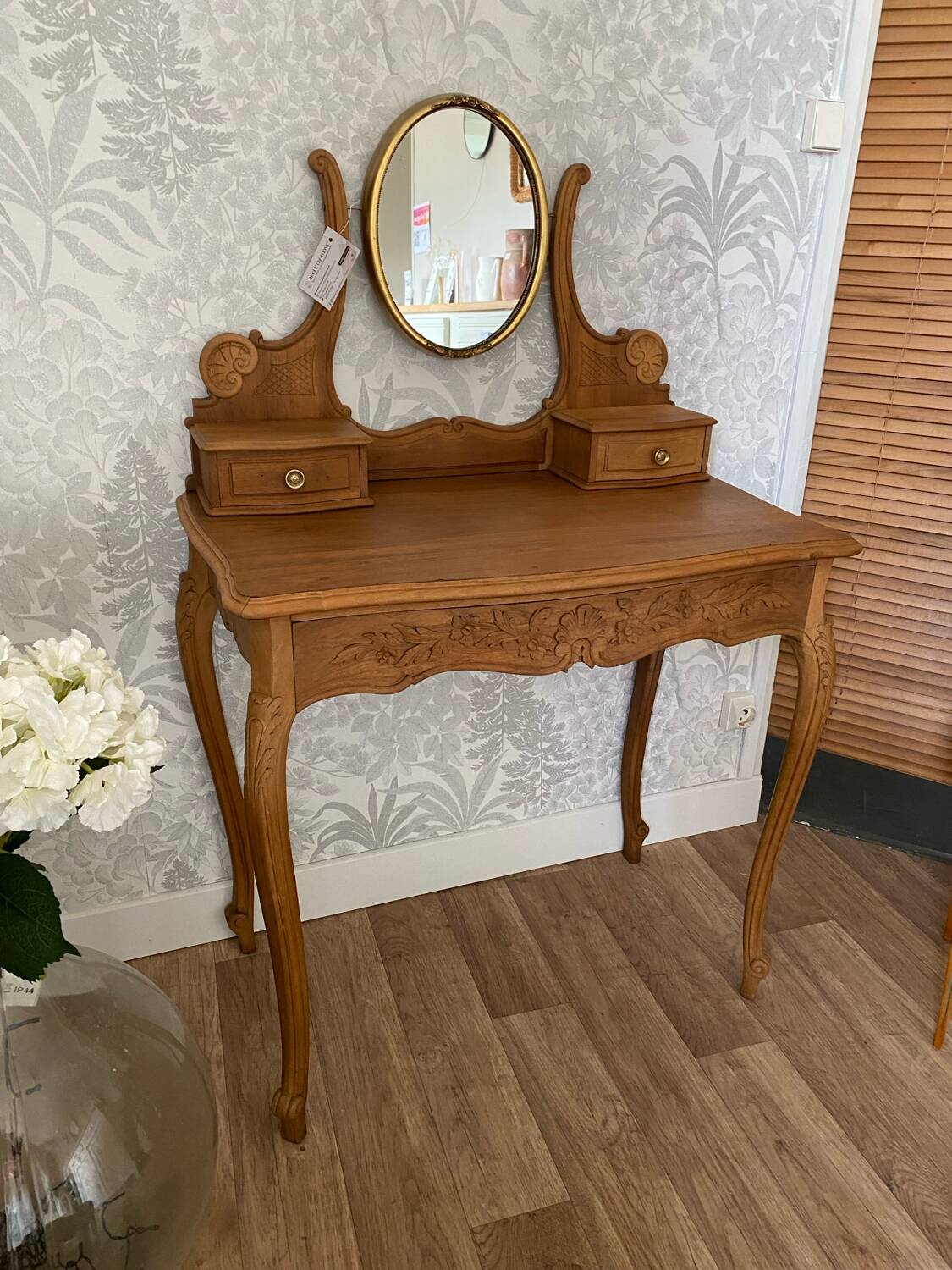 Dressing table