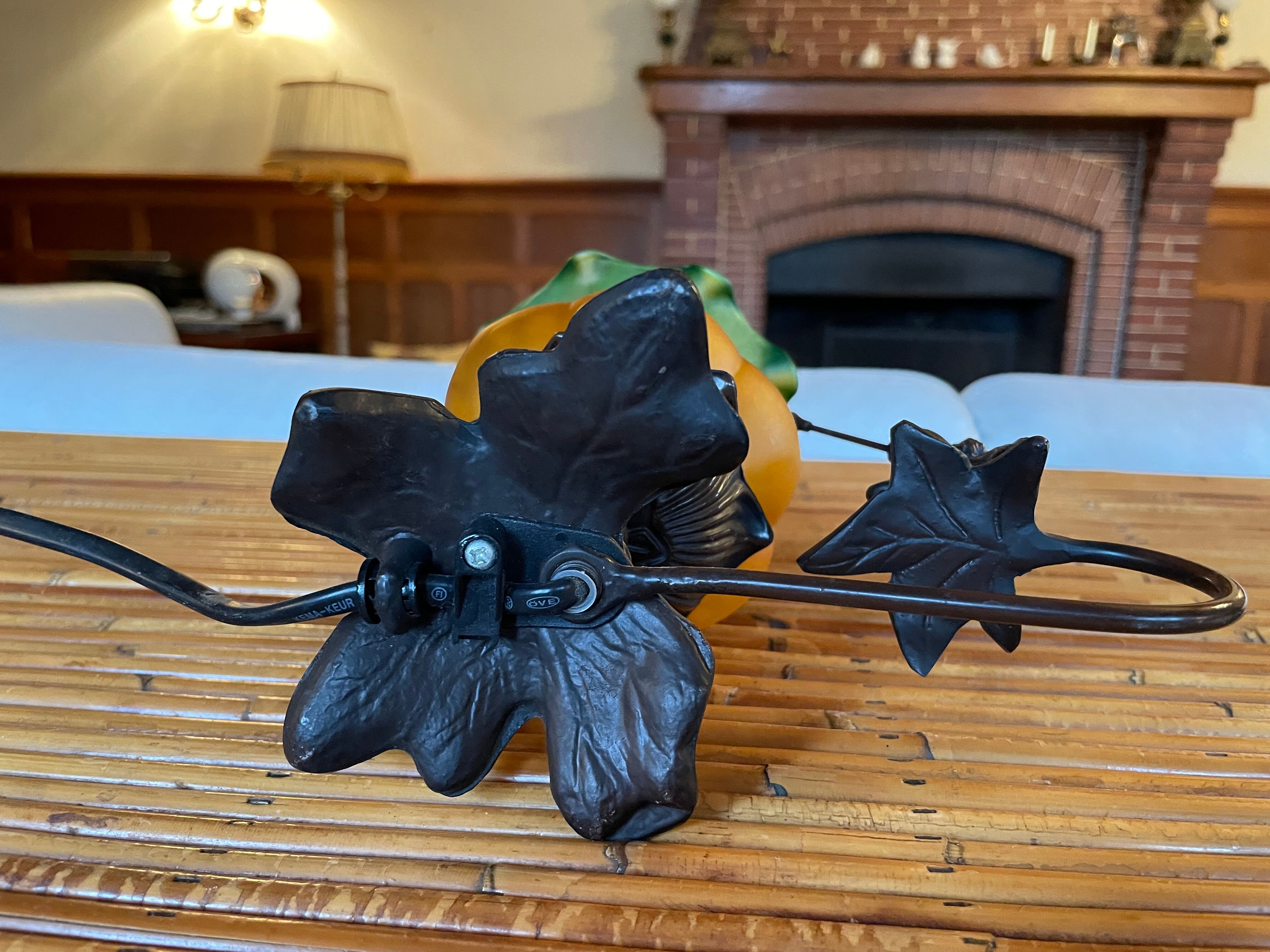 Pair of lamps cherubs bronze vintage glass paste