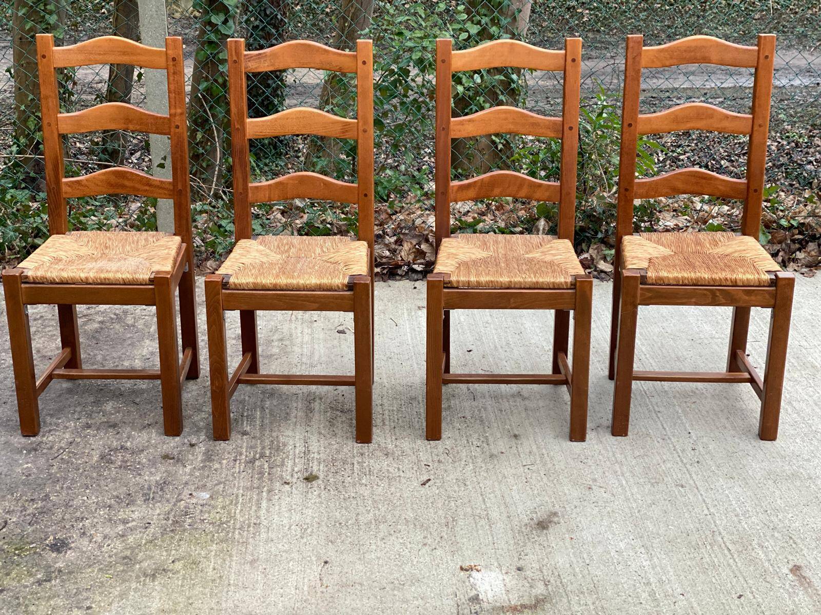 4 Vintage Farmhouse Style Dining Chairs in Solid Oak Straw Wood