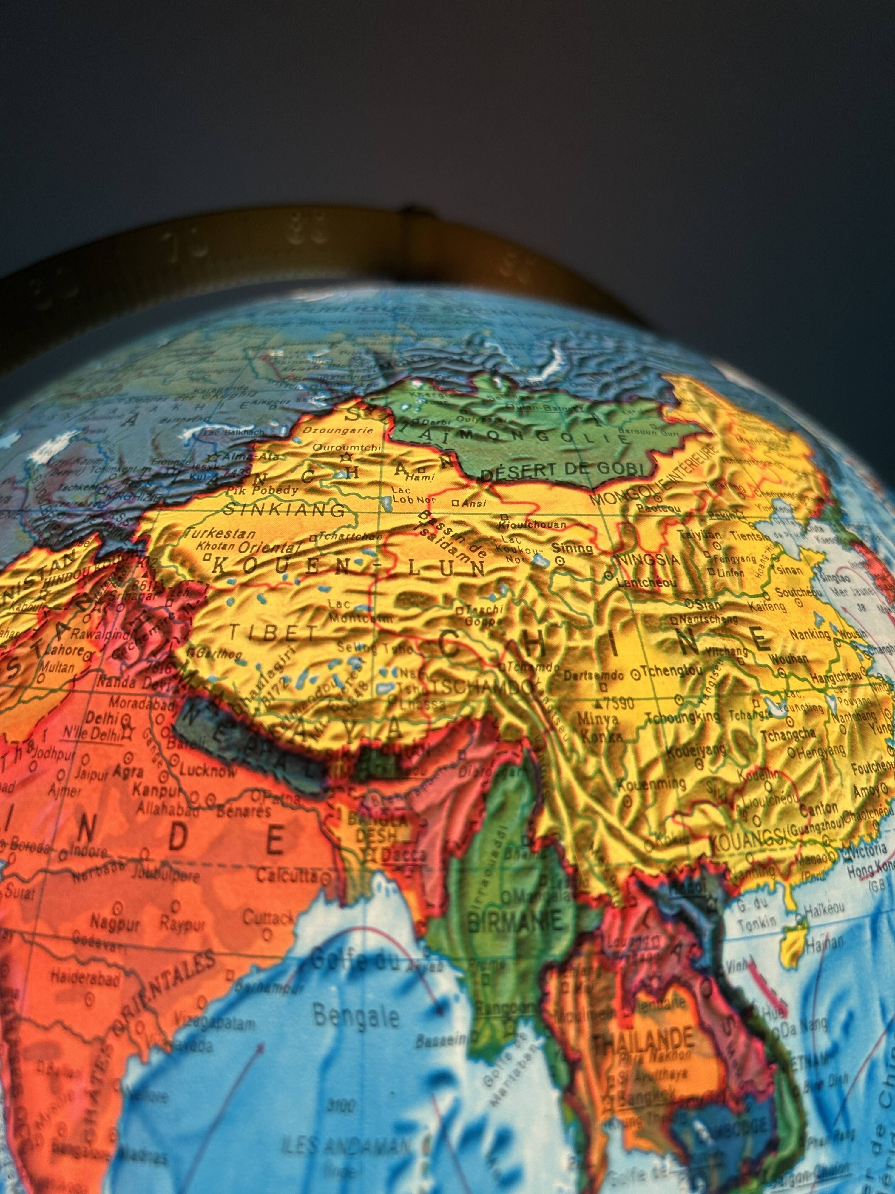 Illuminated Relief Globe – Scan-Globe Model 3Z Gyroscopic