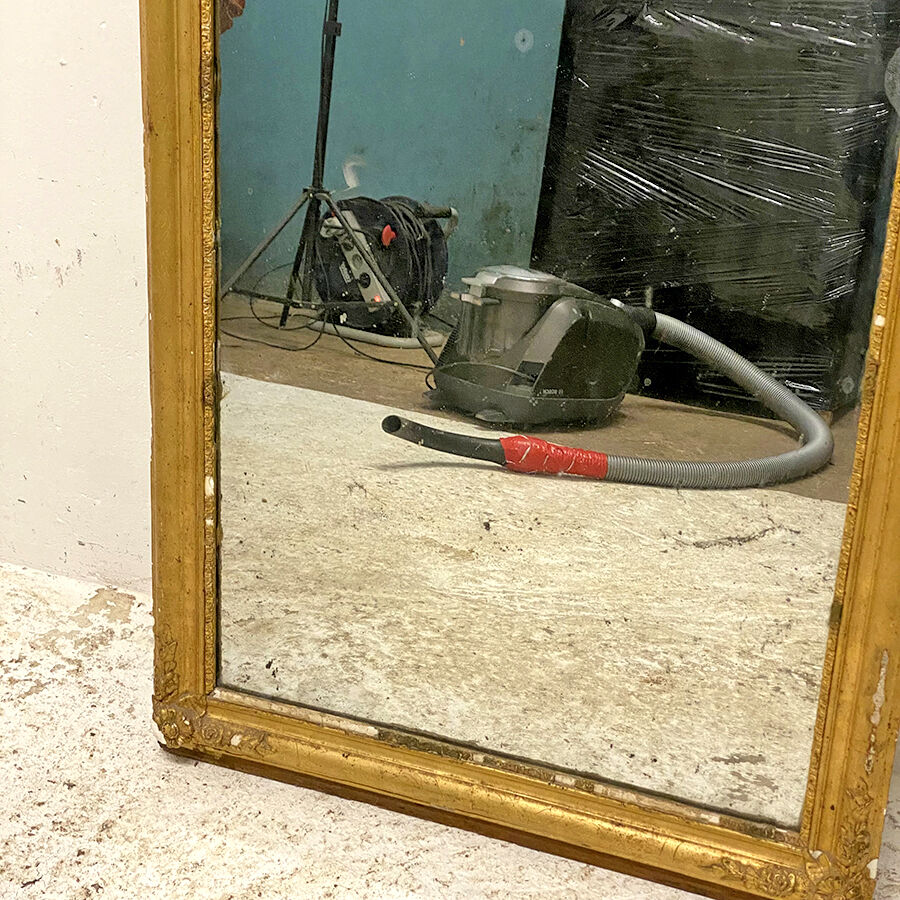 Miroir ancien en bois et stuc doré